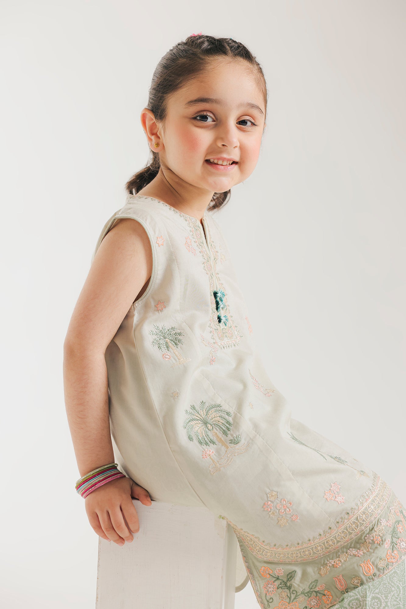 EMBROIDERED SUIT (E1520/402/817 E1520/302/817)