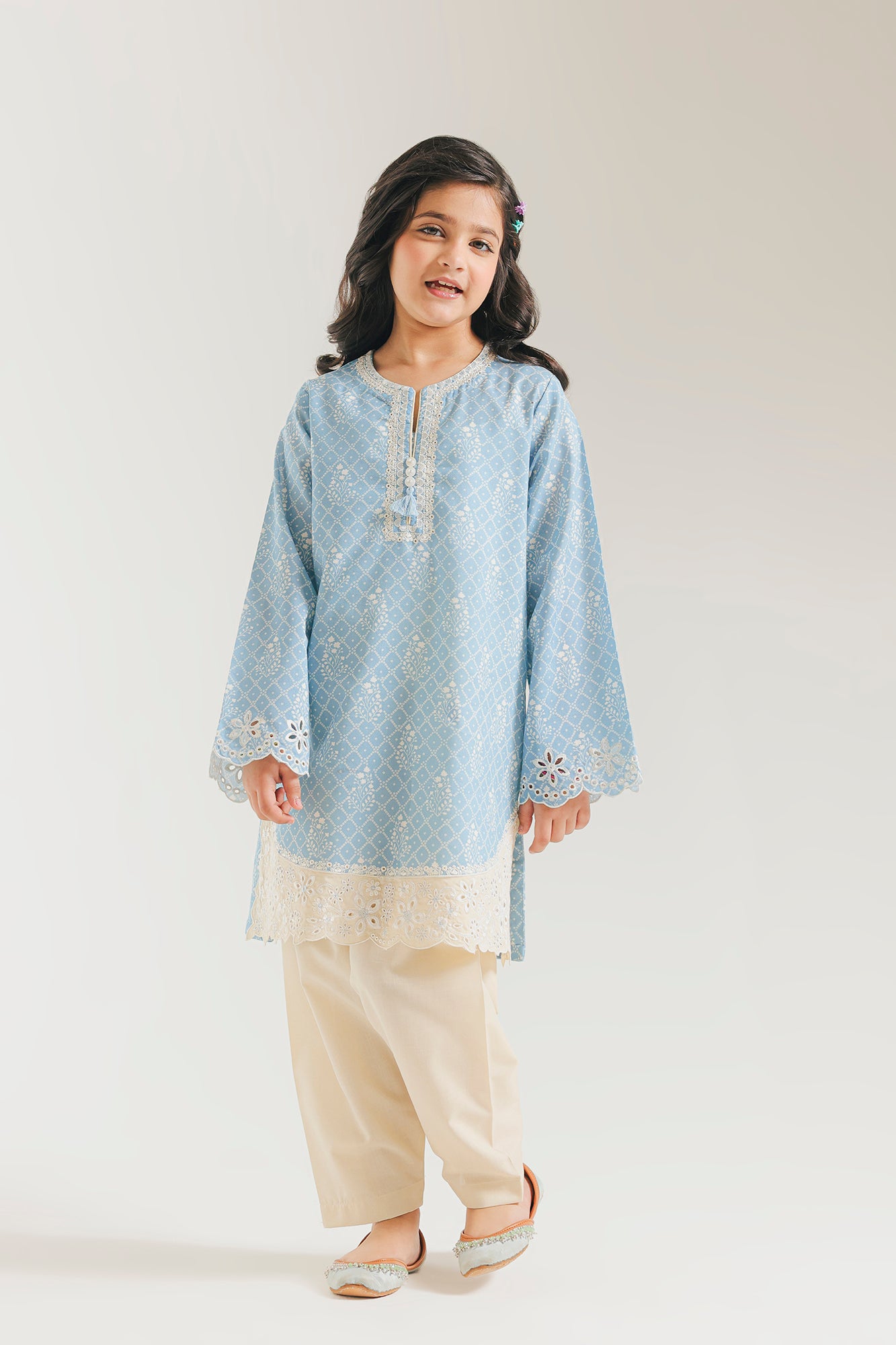 EMBROIDERED SUIT (E1526/402/721 E1526/302/721)