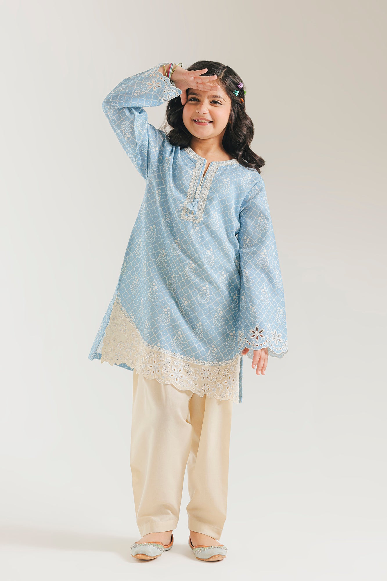 EMBROIDERED SUIT (E1526/402/721 E1526/302/721)