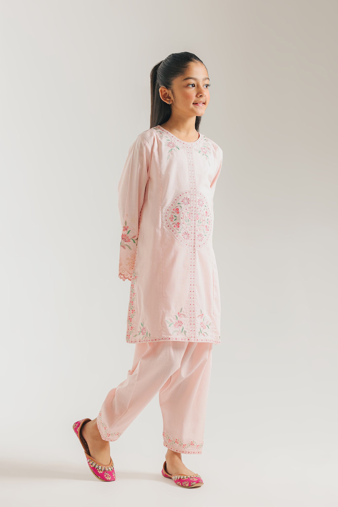 EMBROIDERED SUIT (E1530/402/427 E1530/302/427)