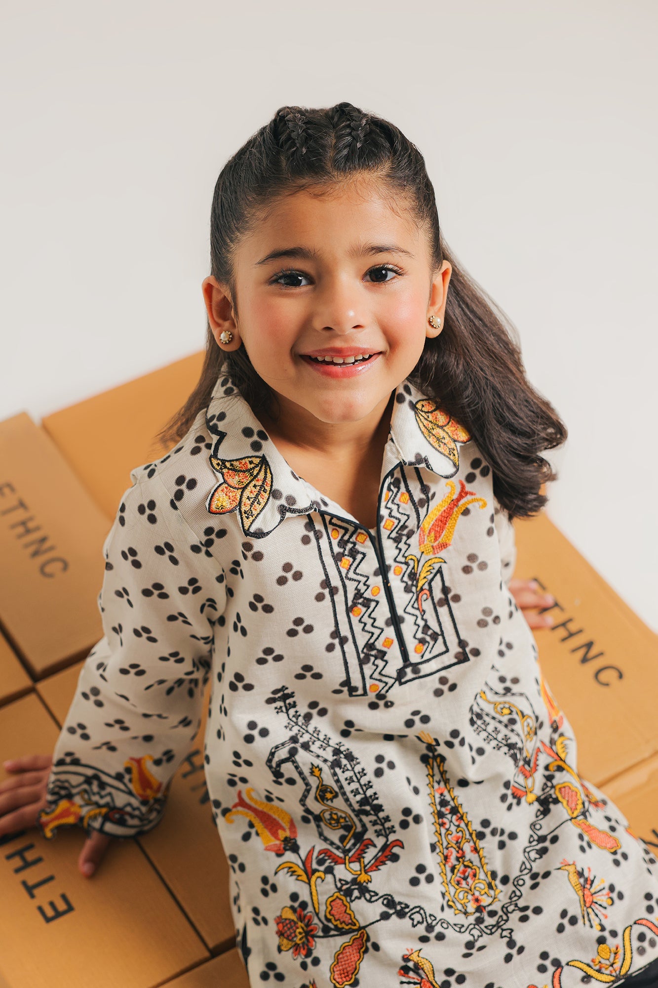 EMBROIDERED SUIT (E1537/402/002 E1537/302/002)