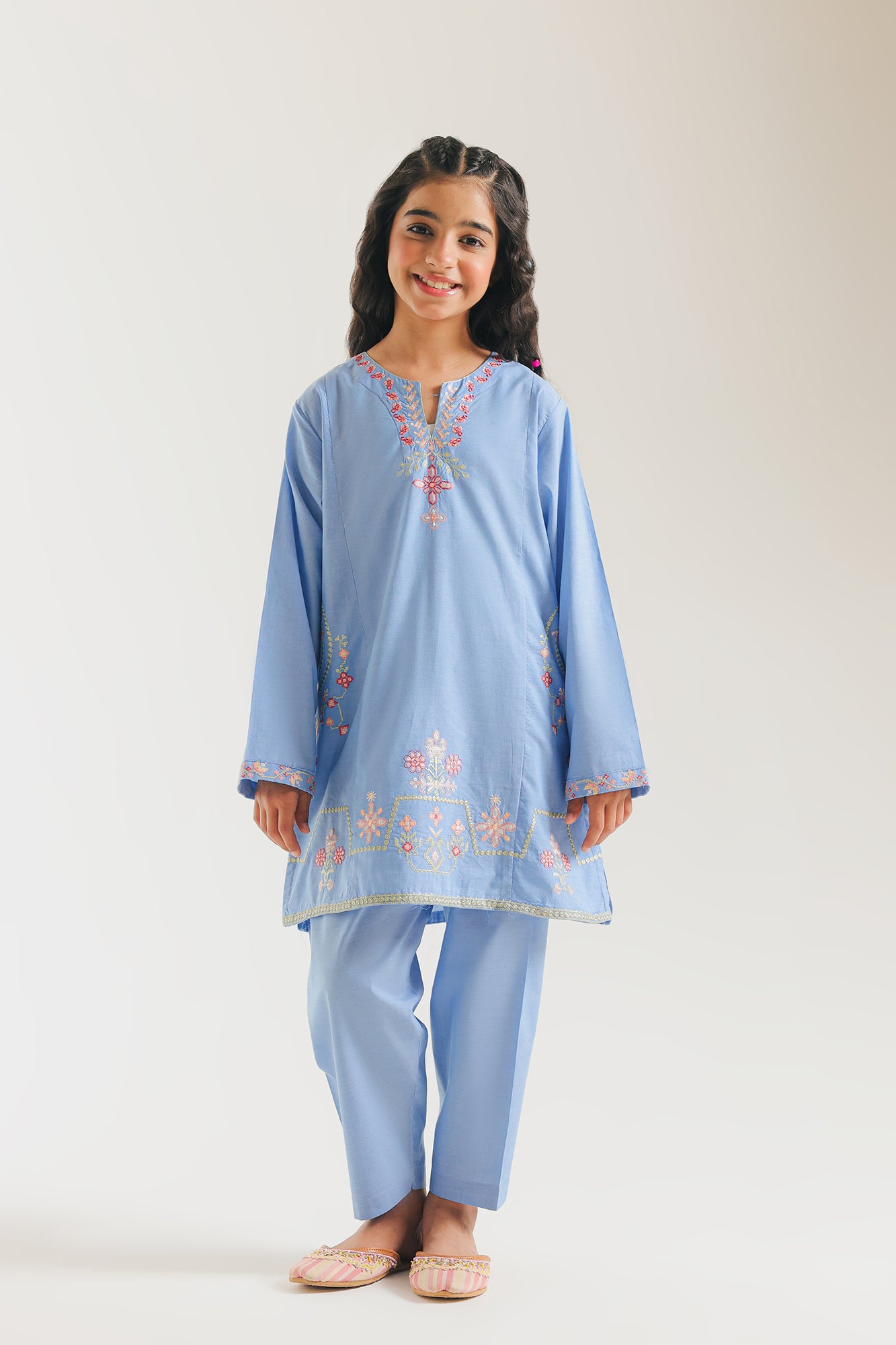 EMBROIDERED SUIT (E1548/402/630 E1548/302/630)