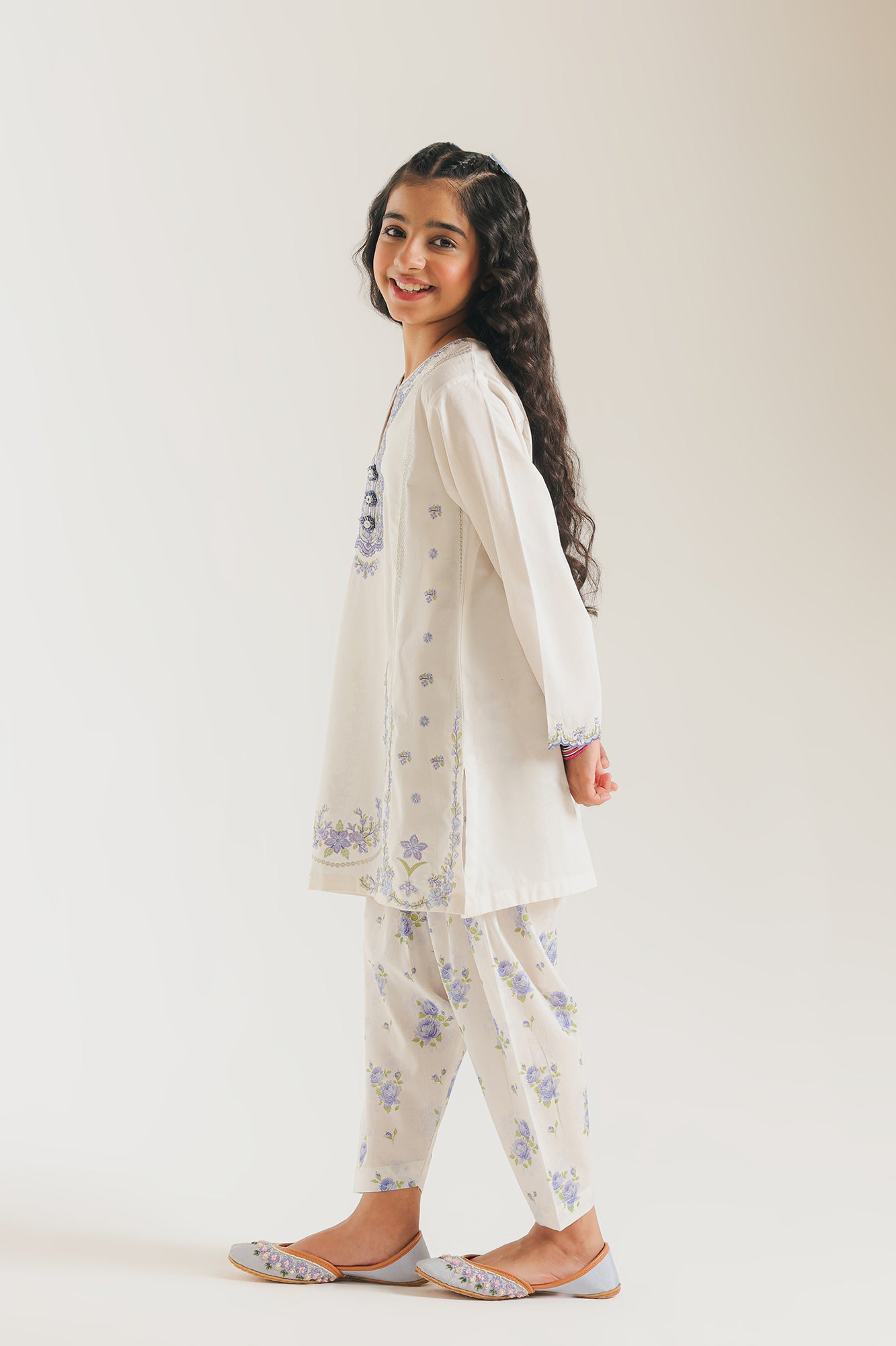 EMBROIDERED SUIT (E1550/402/004 E1550/302/004)