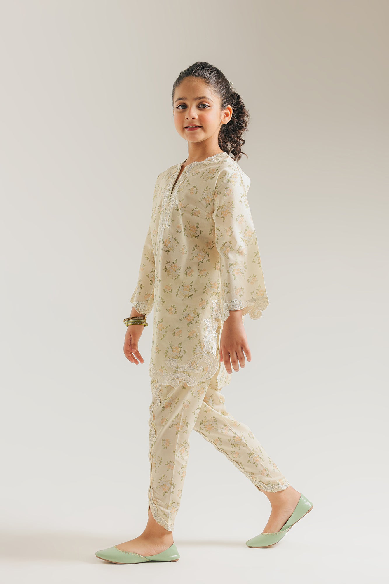 EMBROIDERED SUIT (E1564/402/112 E1564/302/112)