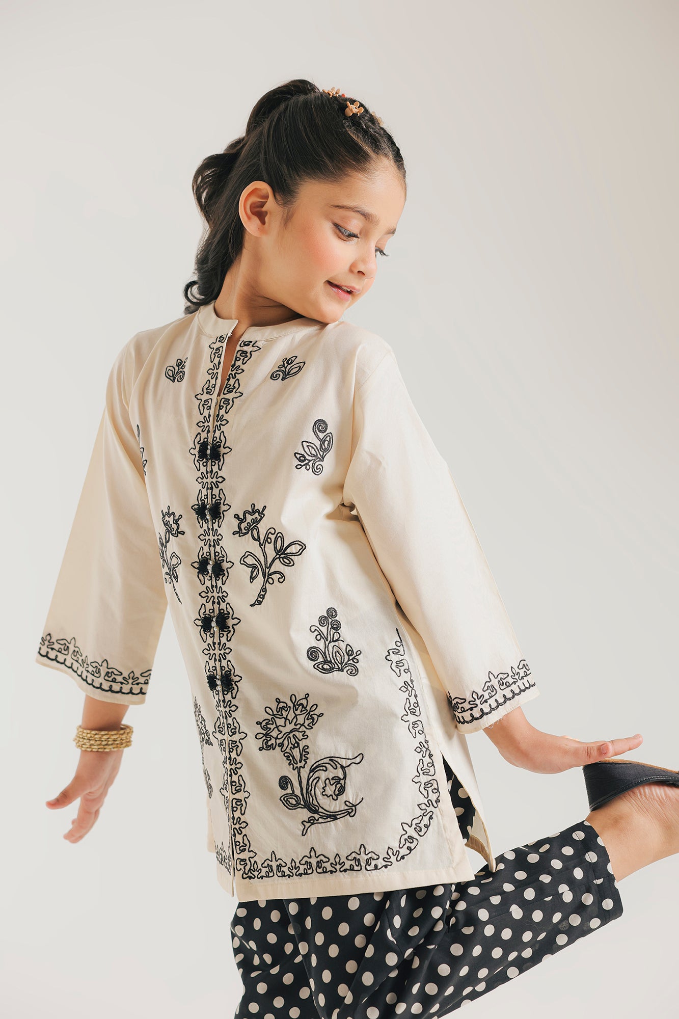 EMBROIDERED SUIT (E1588/402/004 E1588/302/004)