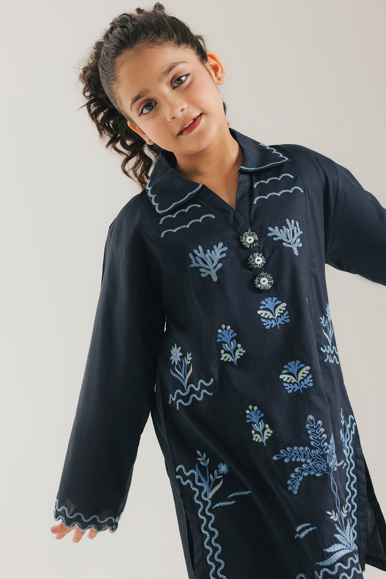 EMBROIDERED SUIT (E1590/402/902 E1590/302/902)