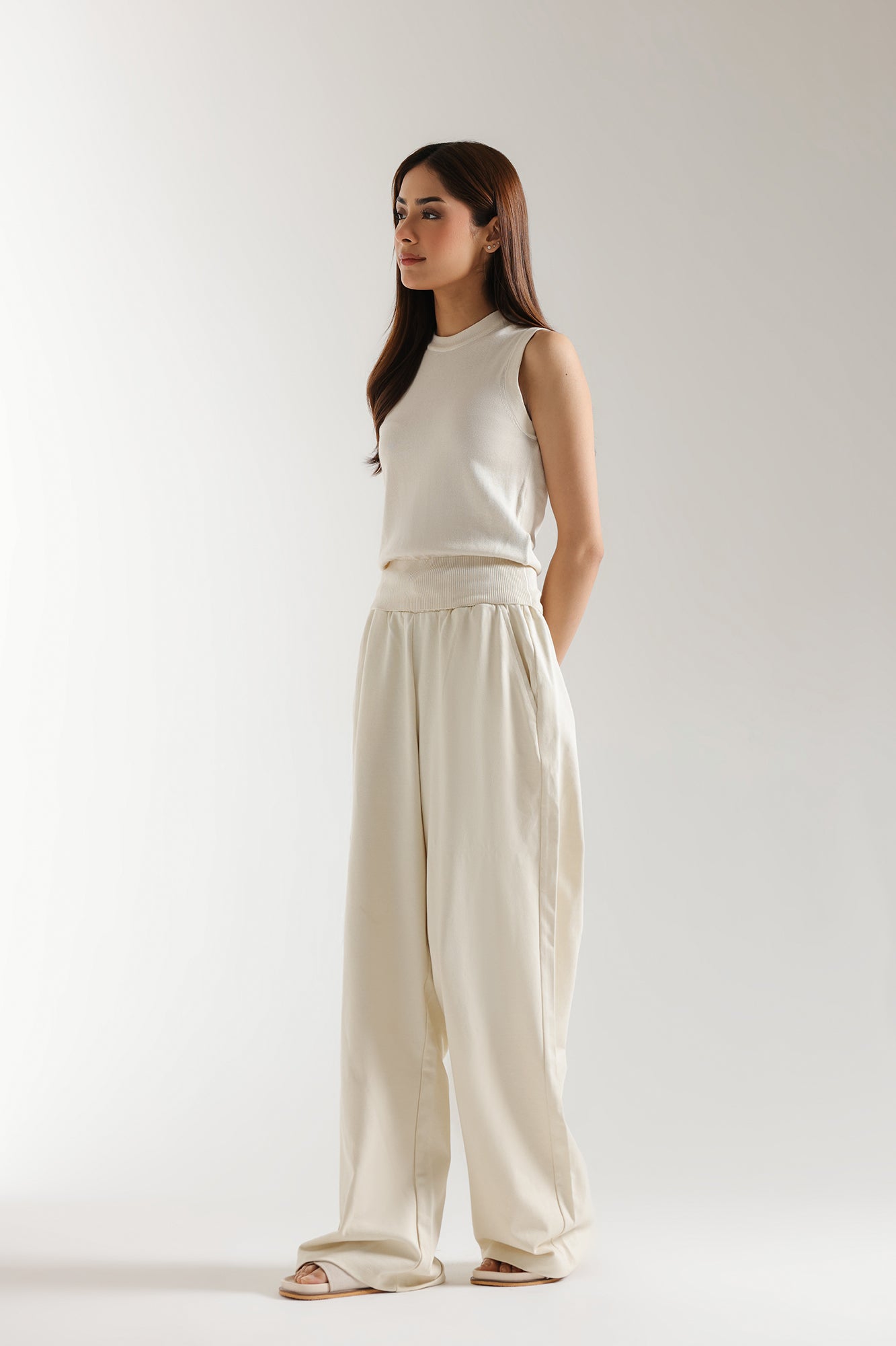 SLEEVELESS T-SHIRT (E2390/108/005)