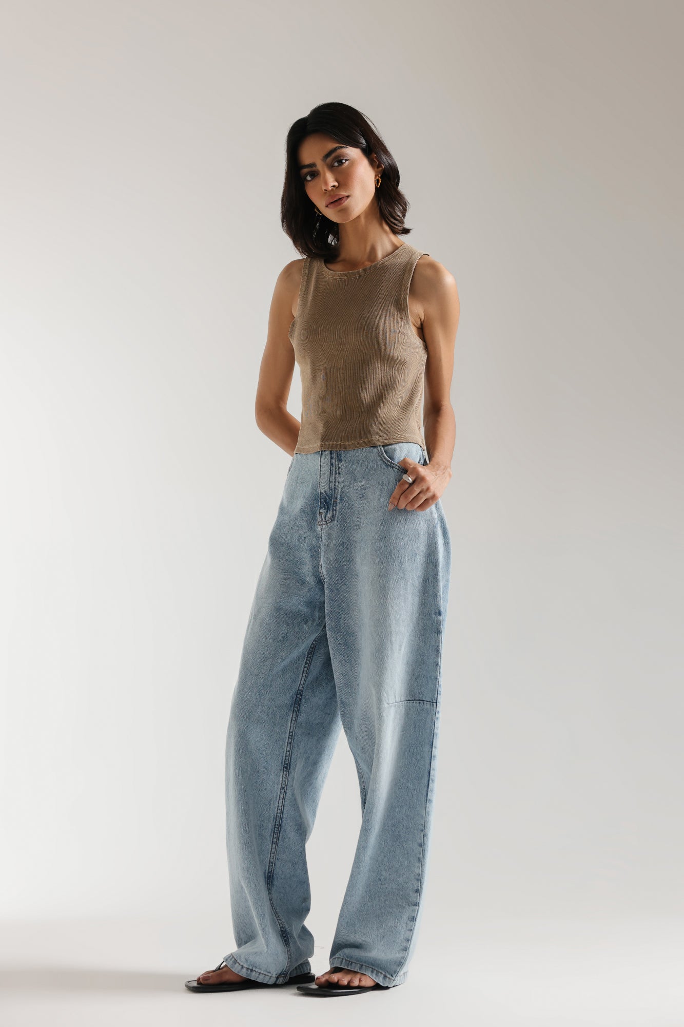 SLEEVELESS CROPPED TOP (E2396/108/113)