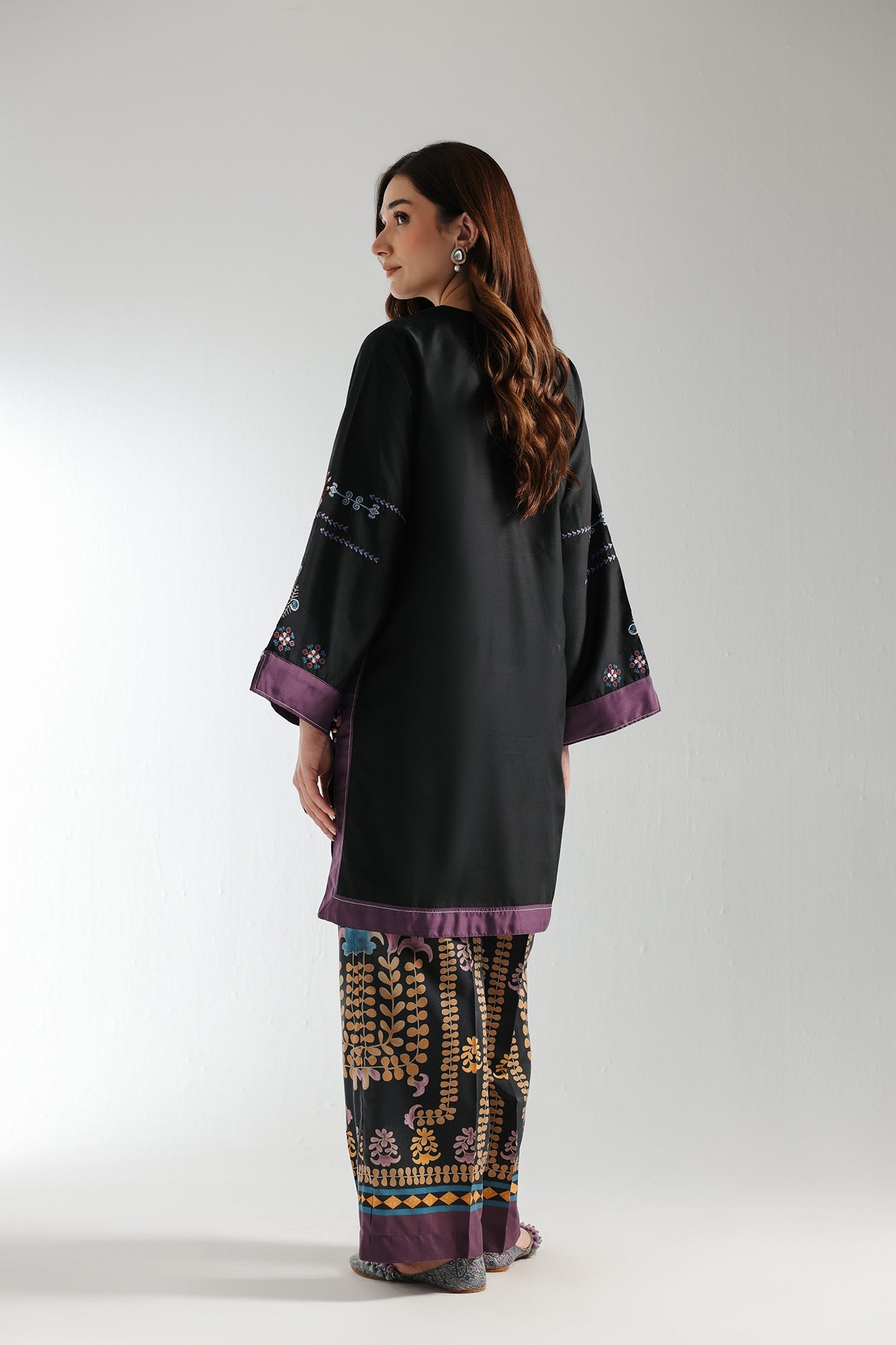 EMBROIDERED SUIT (E2932/103/902)