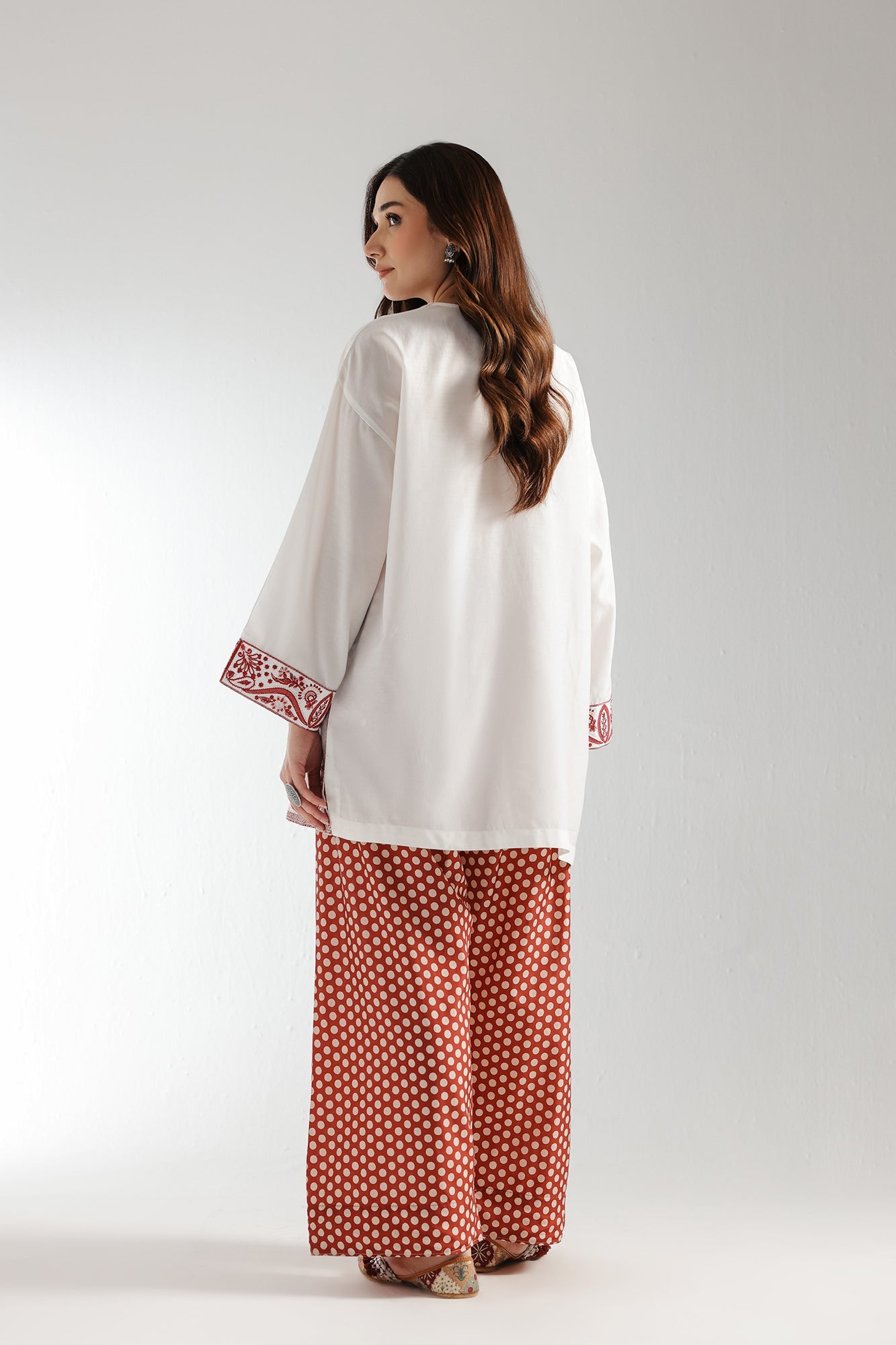 EMBROIDERED SUIT (E2987/103/005)