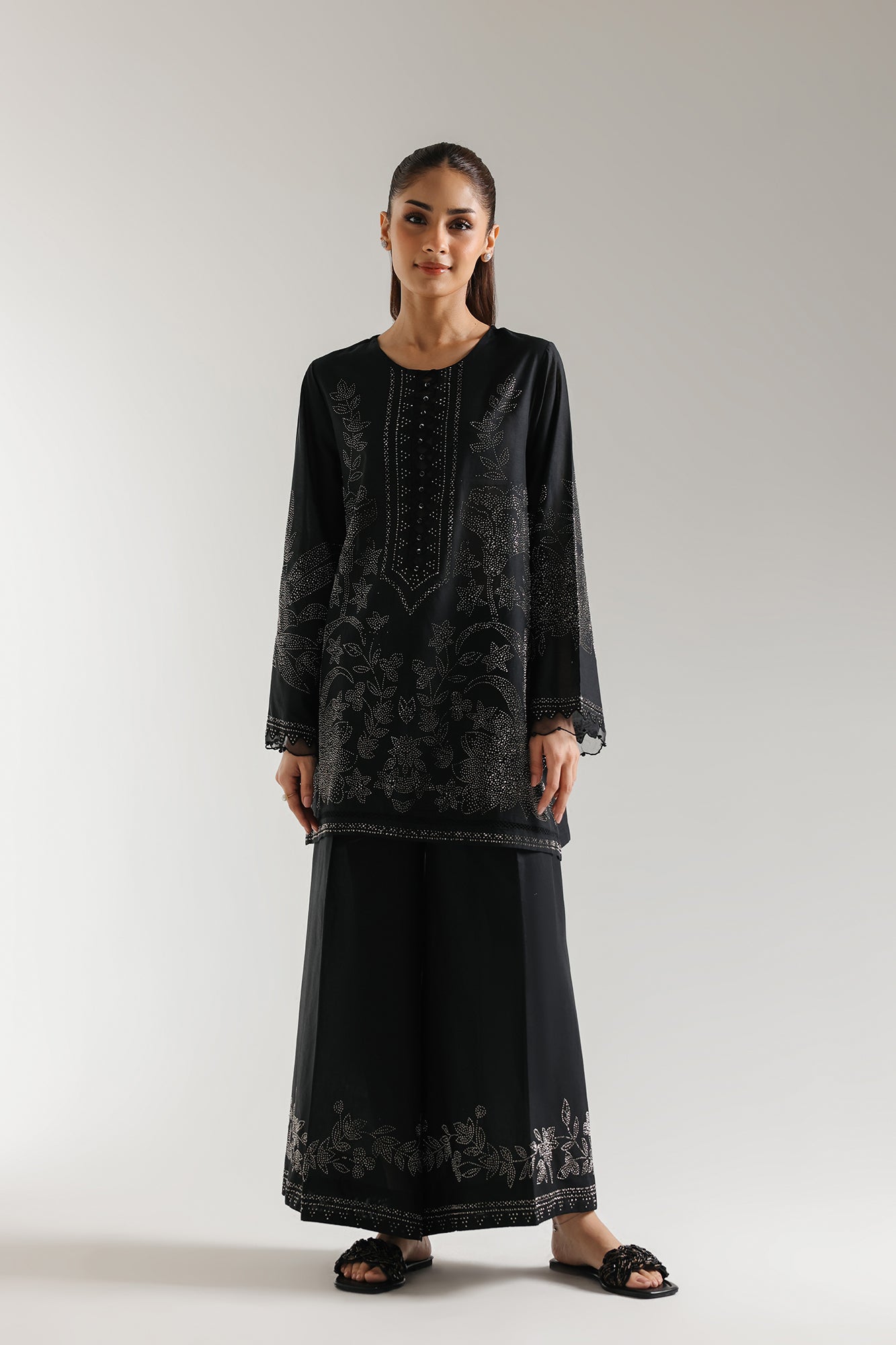 EMBROIDERED SUIT (E3022/103/902)