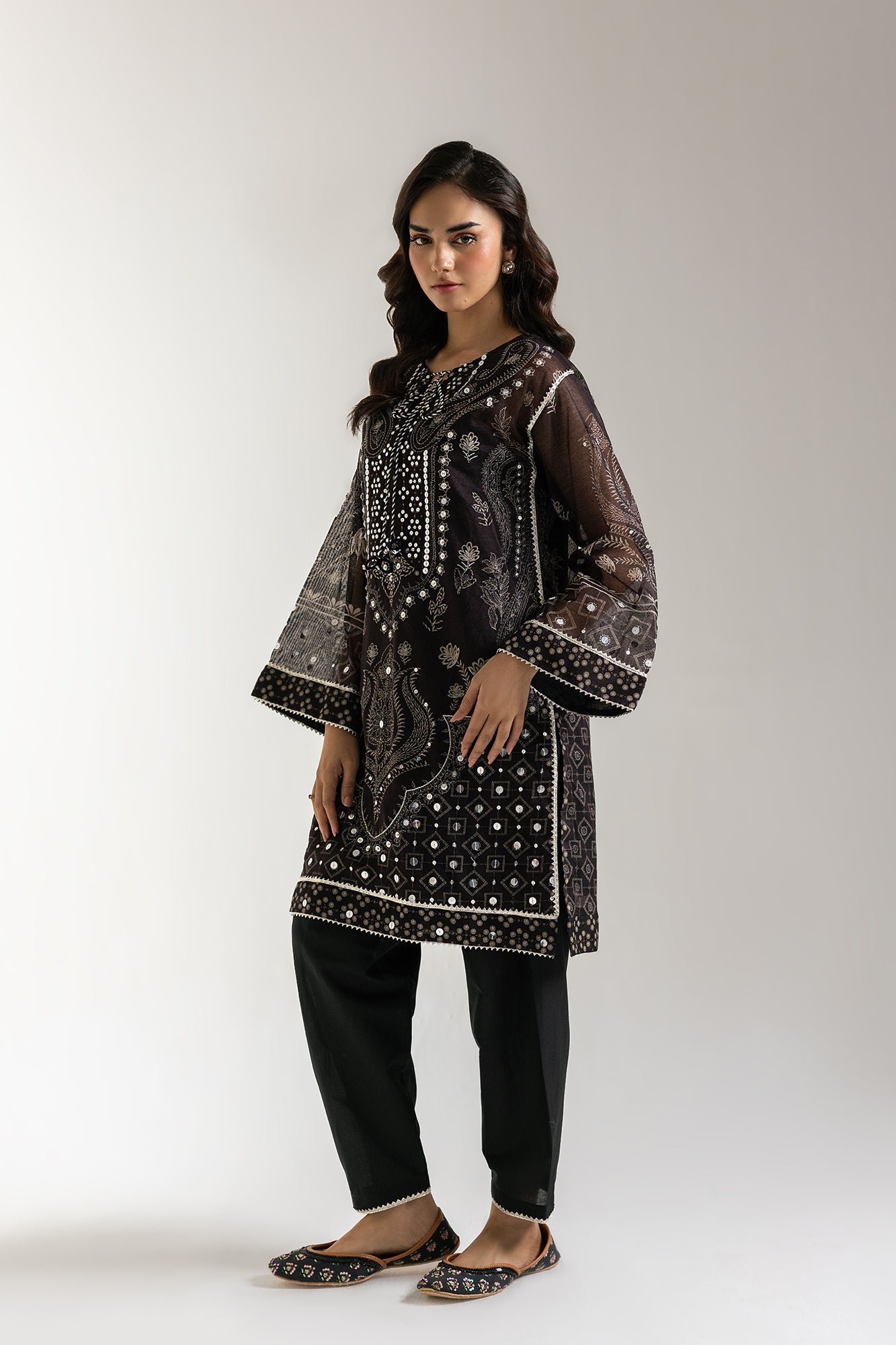 EMBROIDERED SUIT (E3075/103/901)