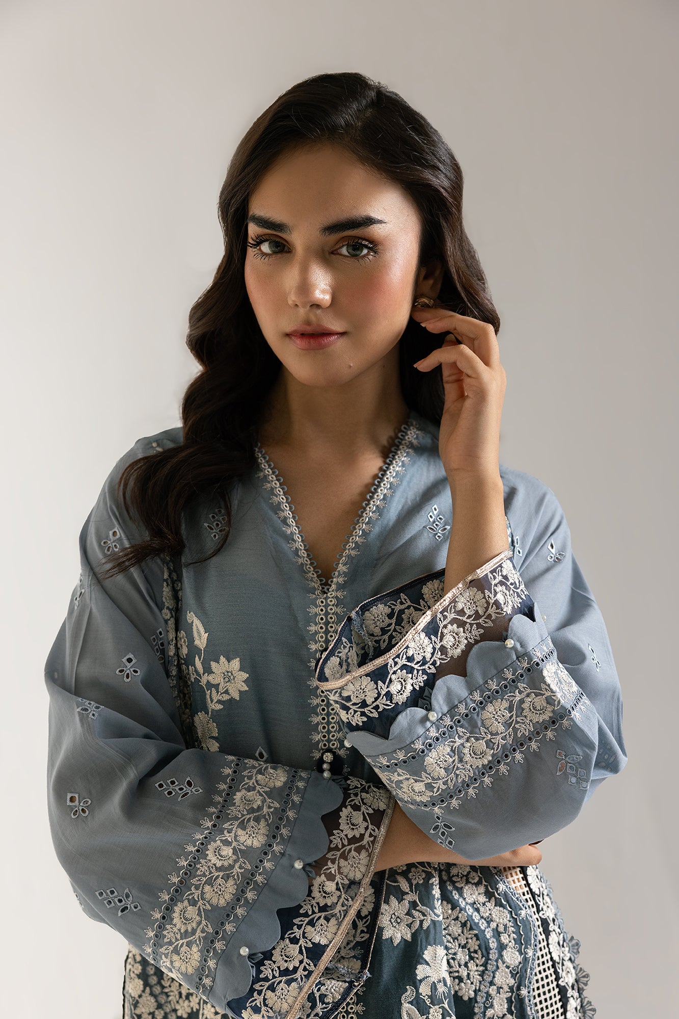 EMBROIDERED SUIT (E3106/103/907)