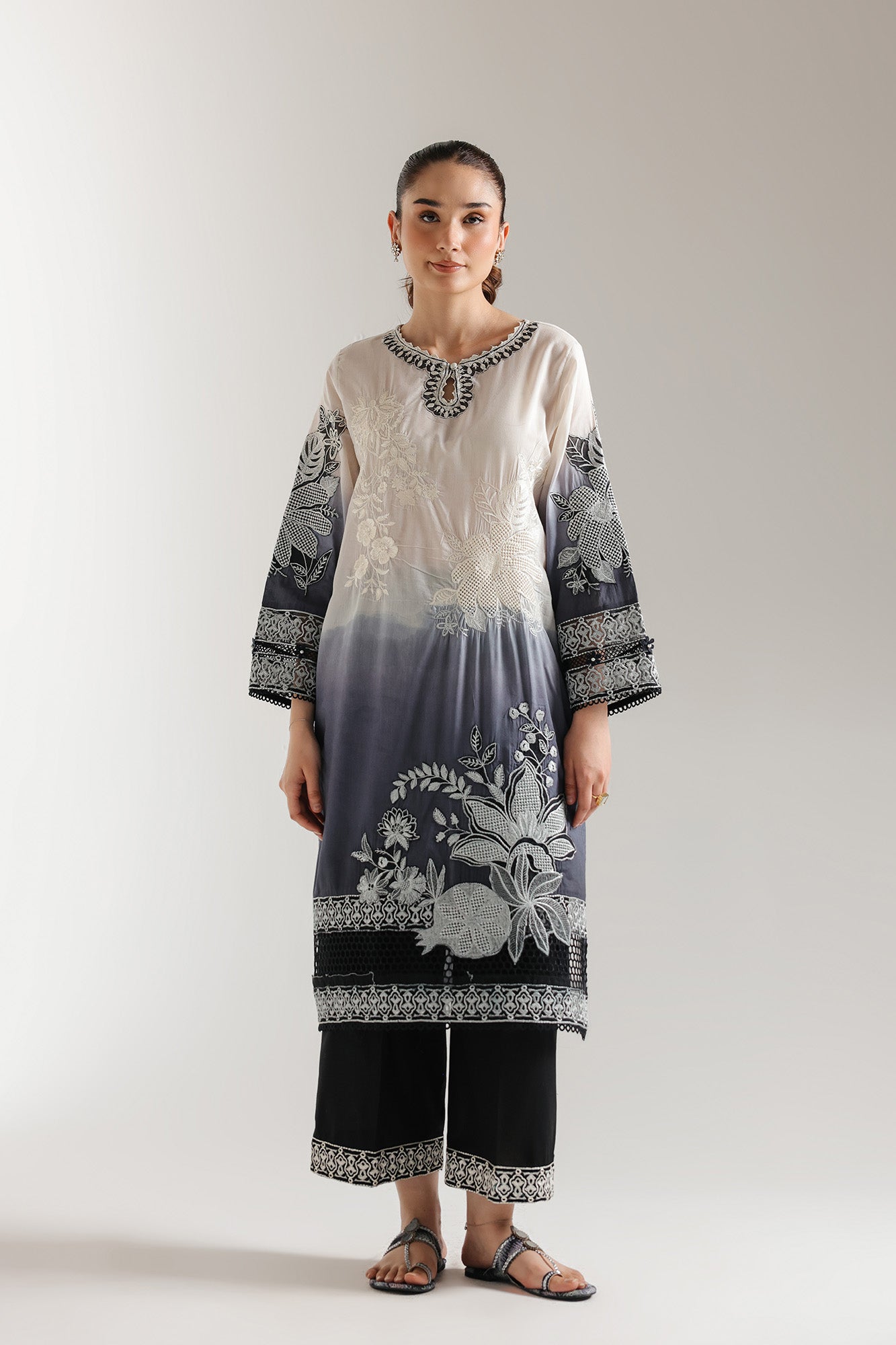 EMBROIDERED SUIT (E3113/103/002)