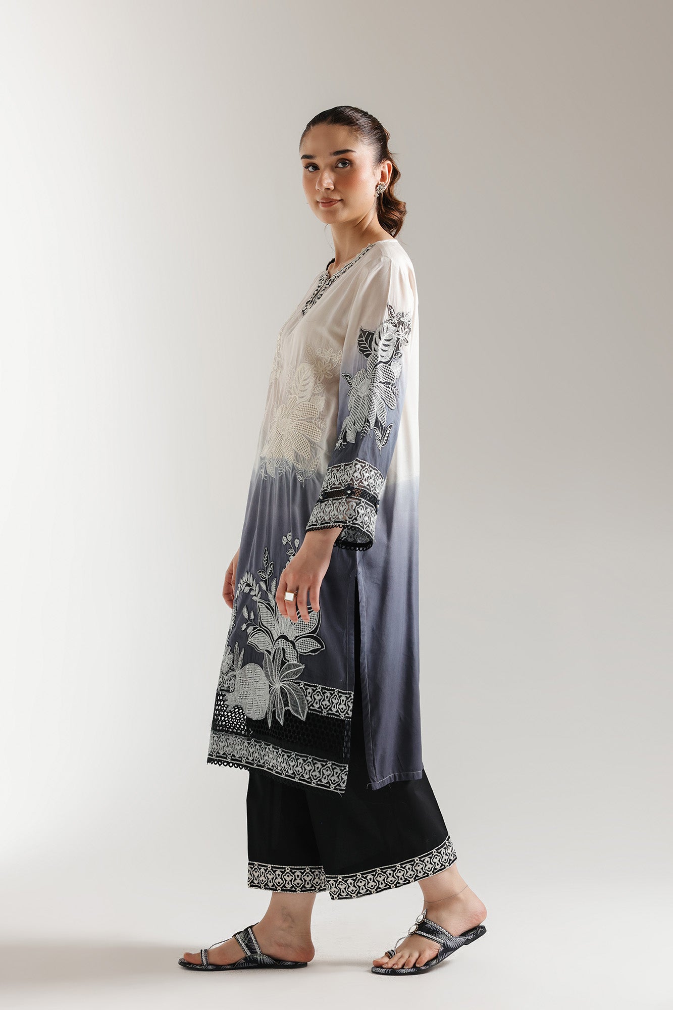 EMBROIDERED SUIT (E3113/103/002)