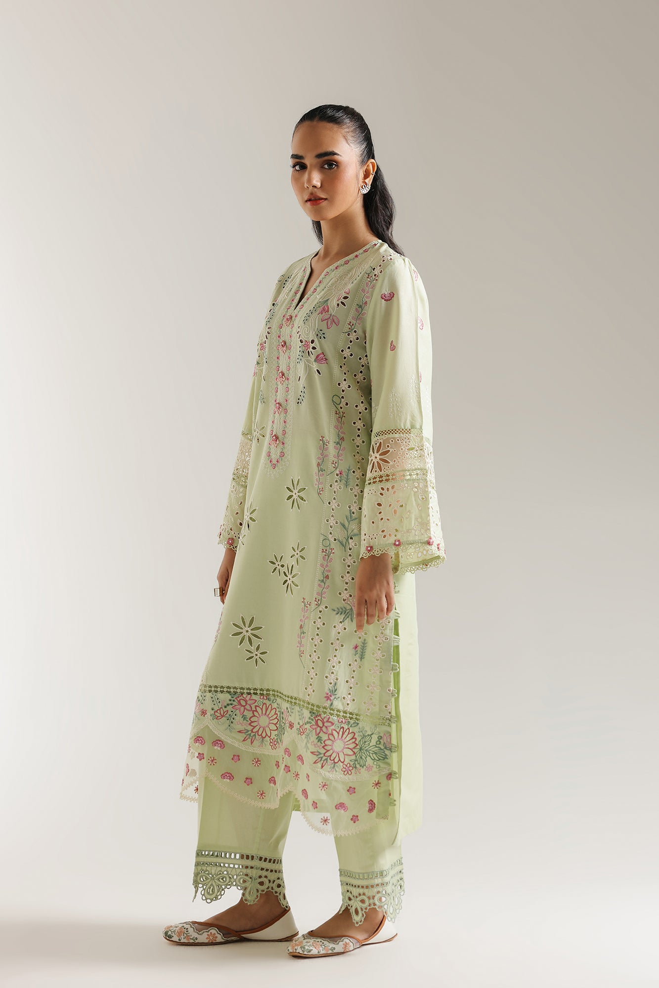 EMBROIDERED SUIT (E103/130/3185)
