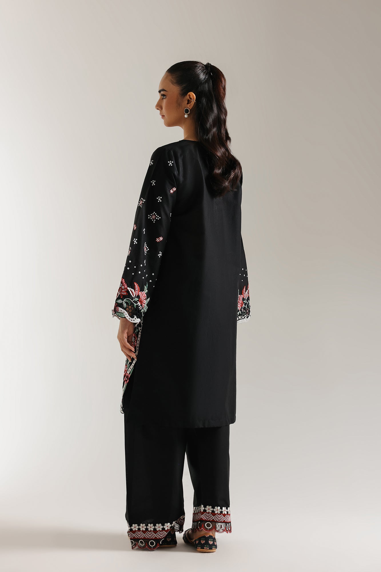 EMBROIDERED SUIT (E103/902/3218)