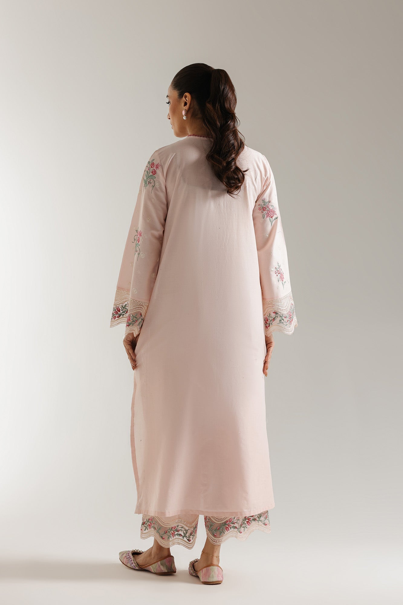 EMBROIDERED SUIT (E103/425/3221)
