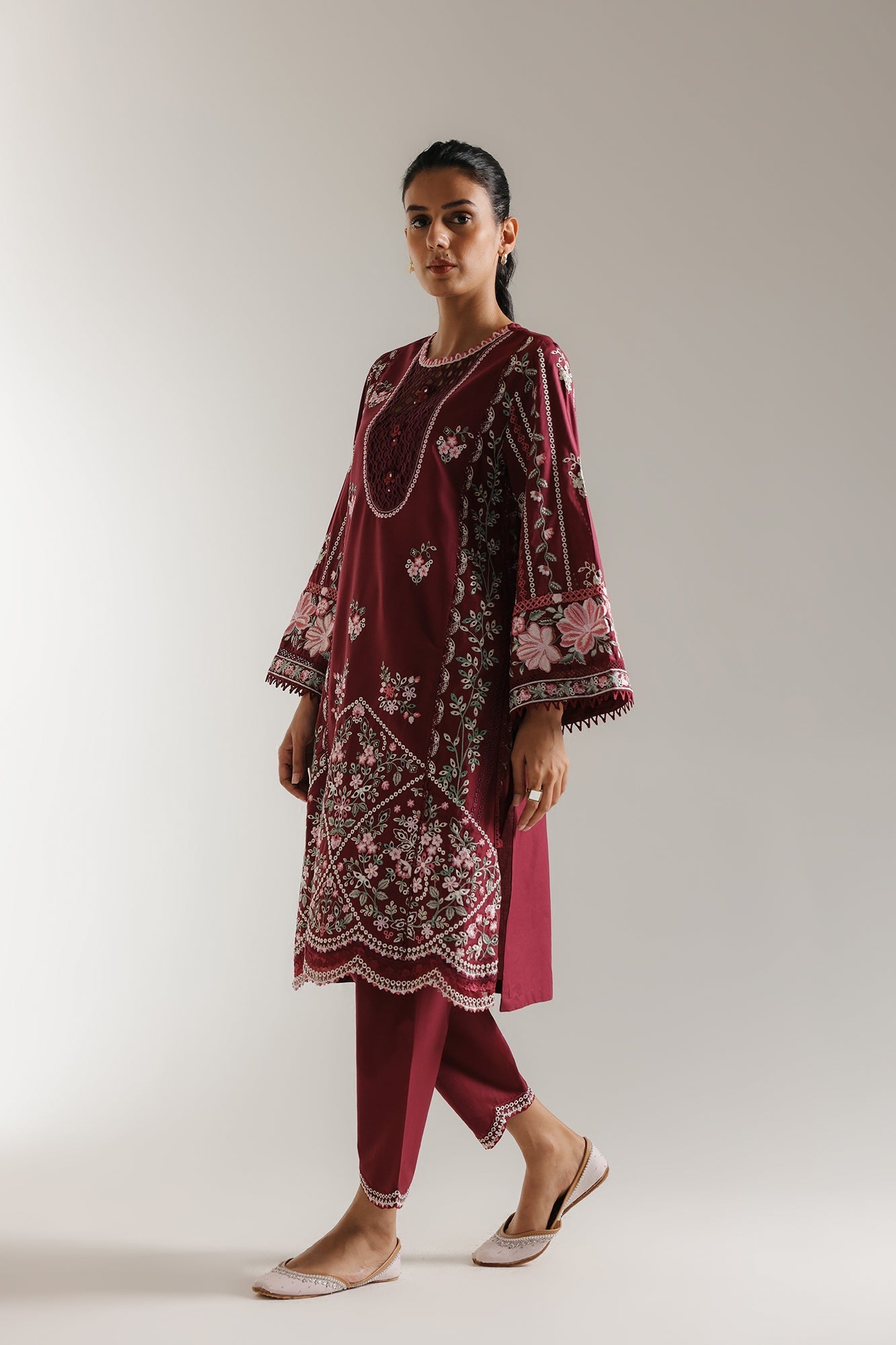 EMBROIDERED SUIT (E103/523/3223)