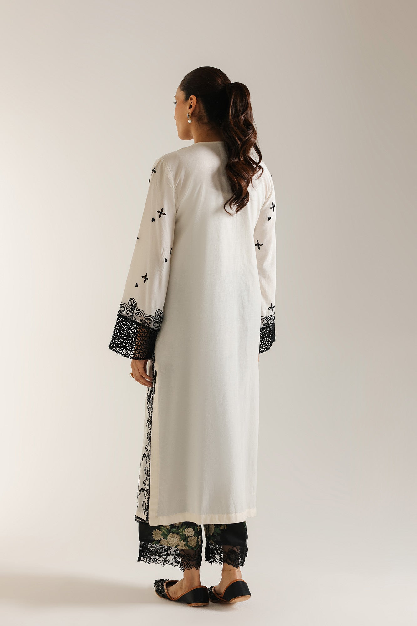 EMBROIDERED SUIT (E103/002/3226)