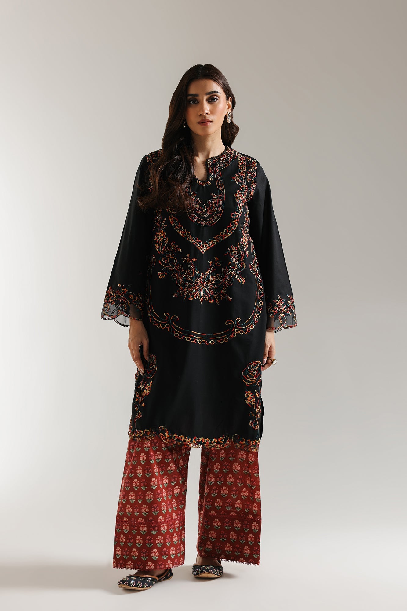 EMBROIDERED SUIT (E103/902/3234)