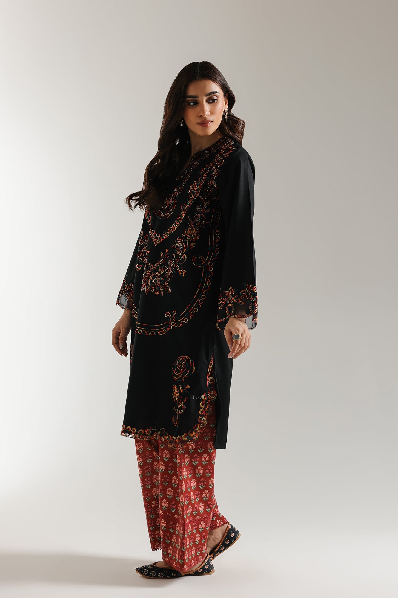 EMBROIDERED SUIT (E103/902/3234)