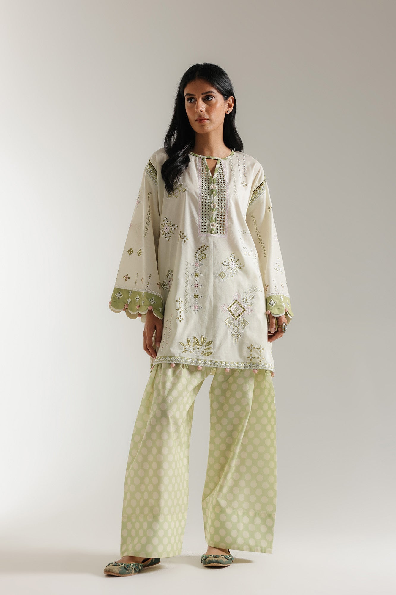EMBROIDERED SUIT (E103/110/3242)