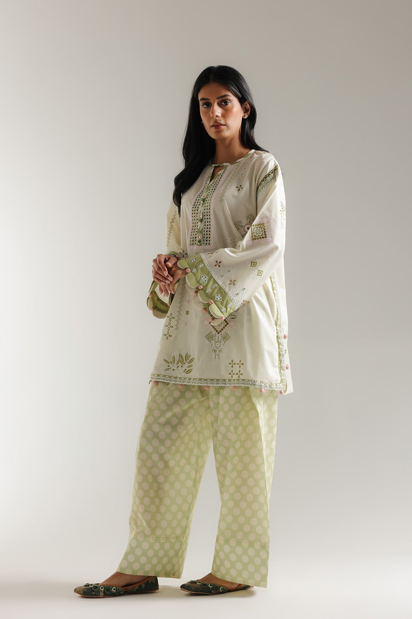EMBROIDERED SUIT (E103/110/3242)