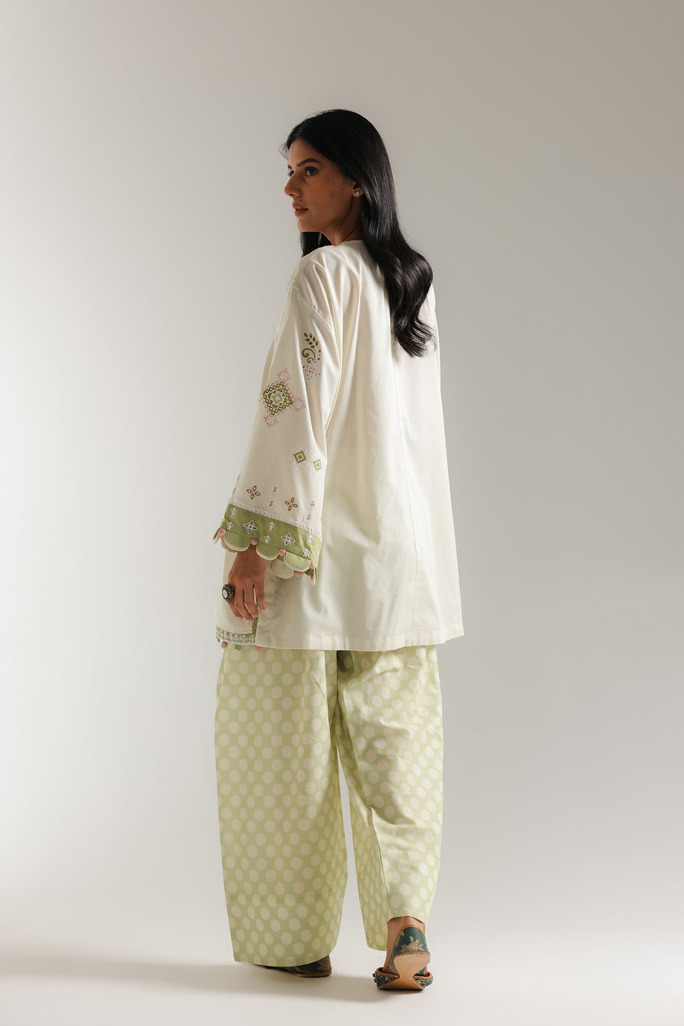EMBROIDERED SUIT (E103/110/3242)