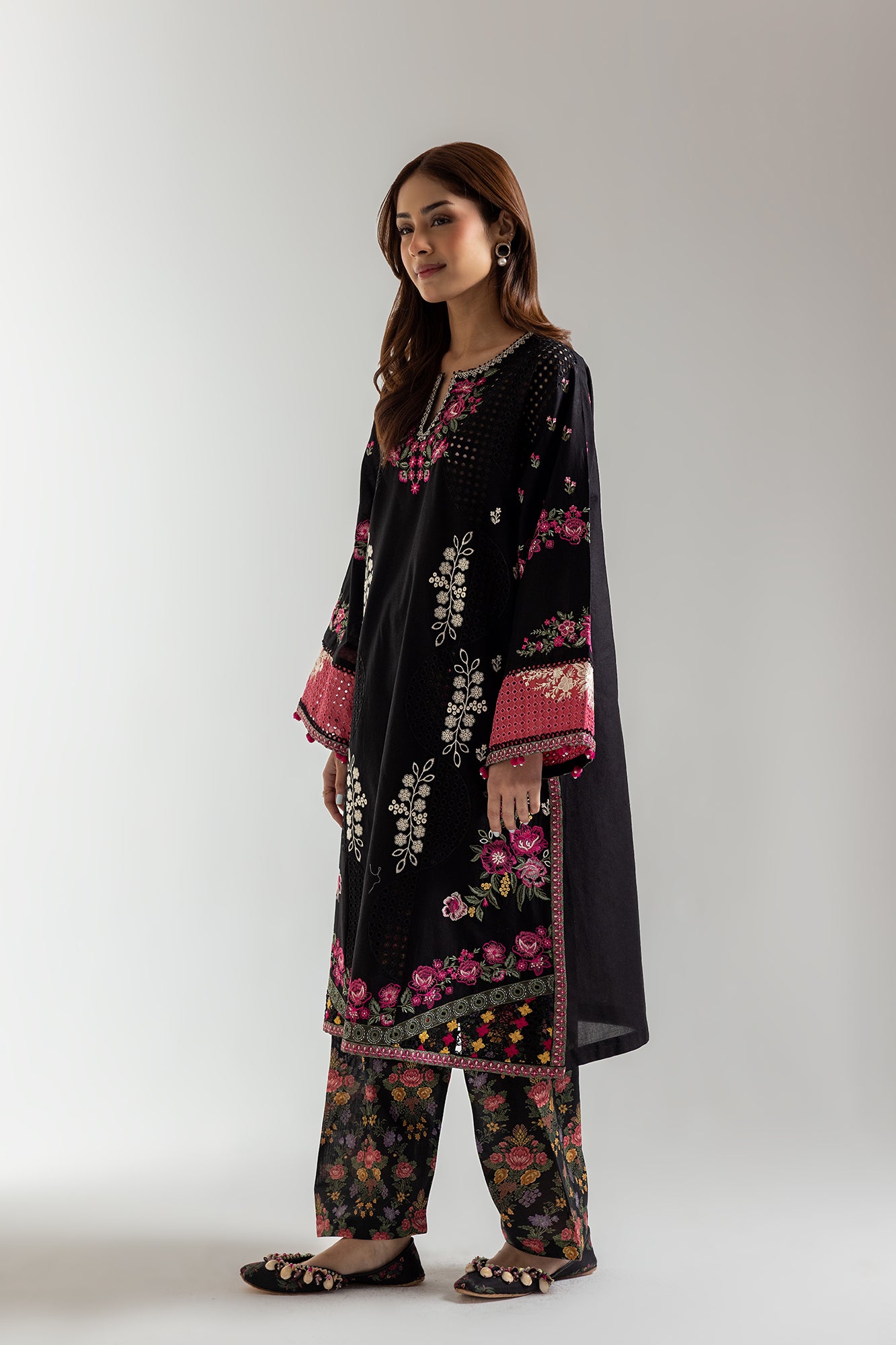 EMBROIDERED SUIT (E103/902/3243)