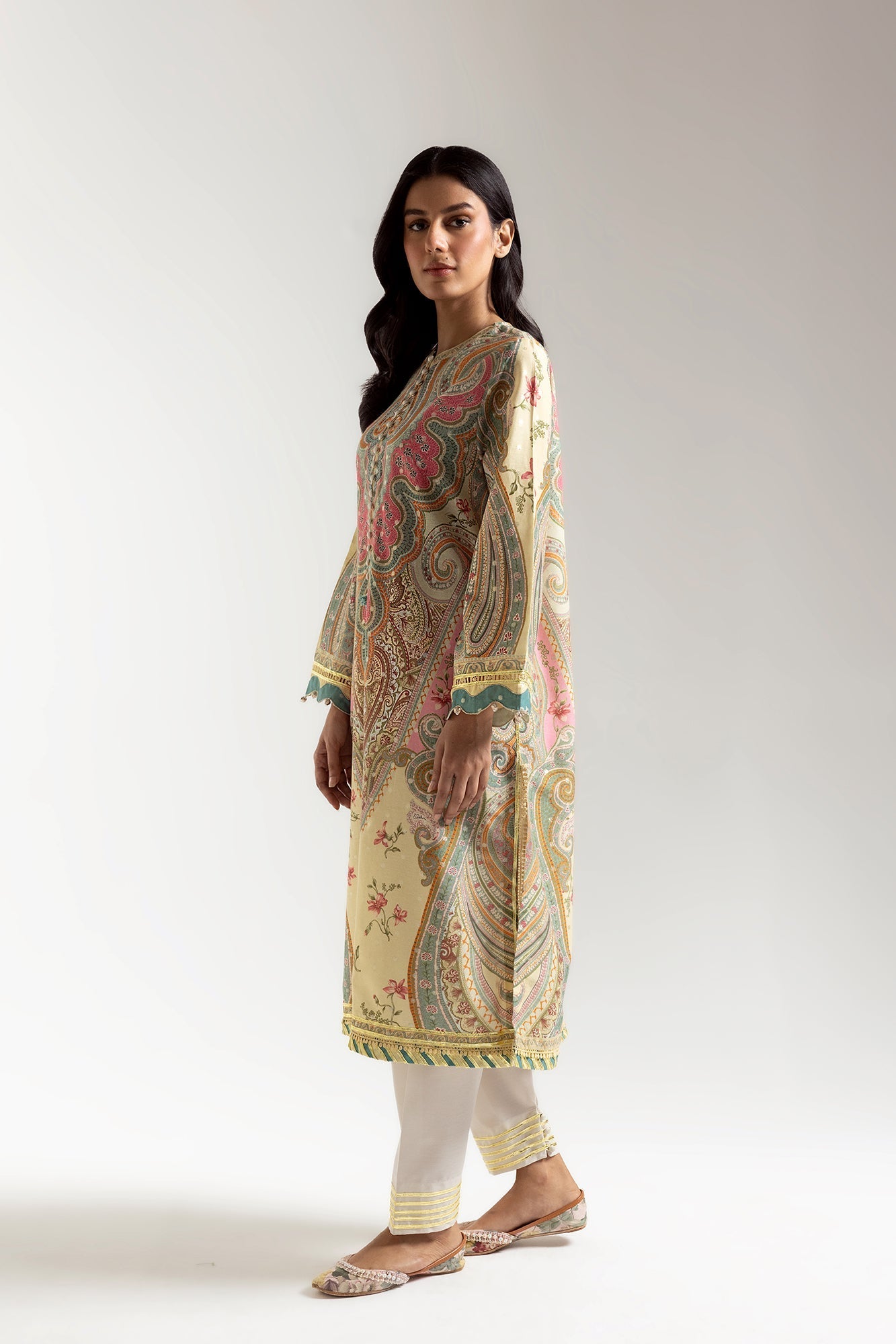 EMBROIDERED SUIT (E103/114/3247)