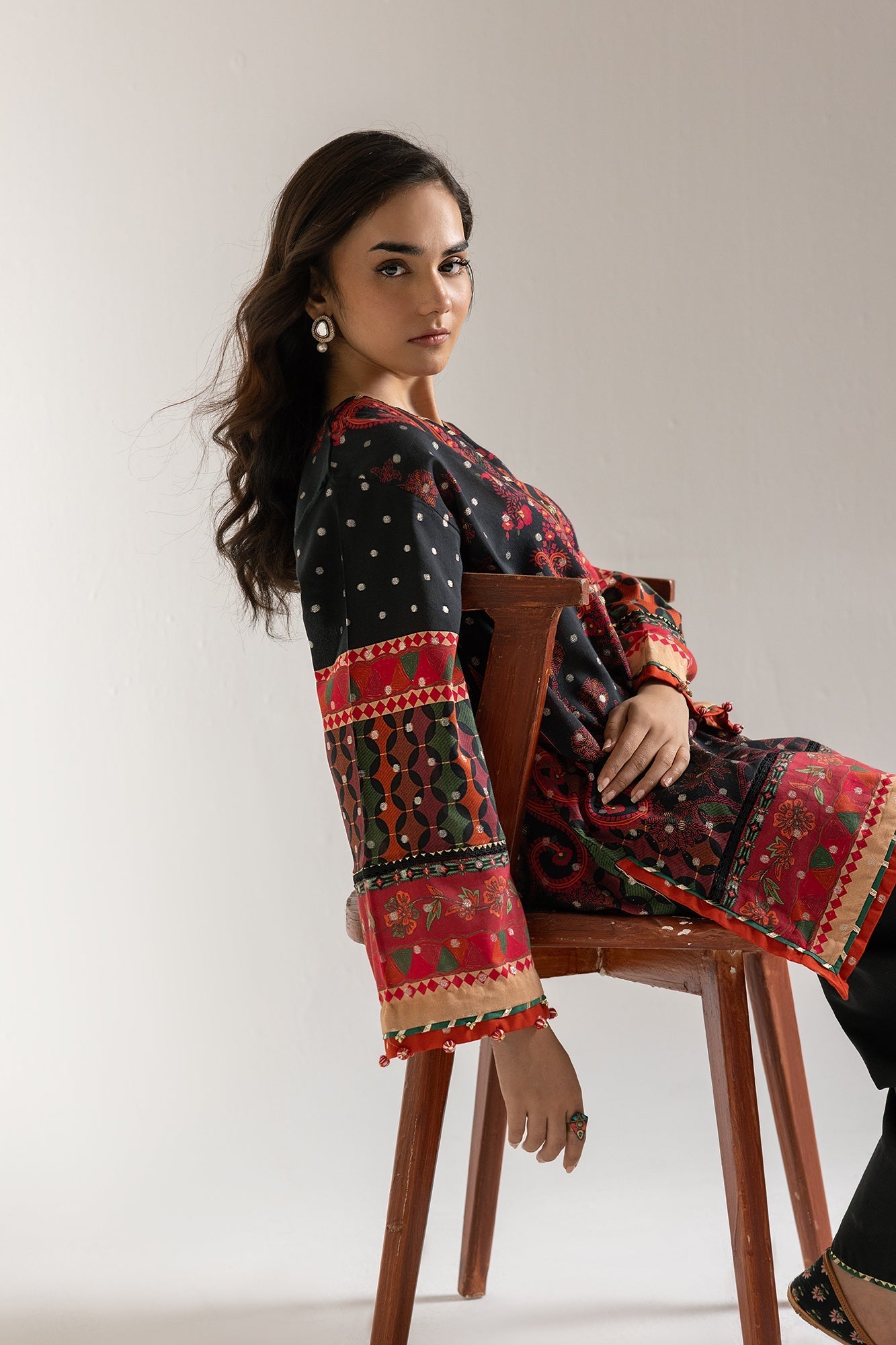 EMBROIDERED SUIT (E103/902/3250)