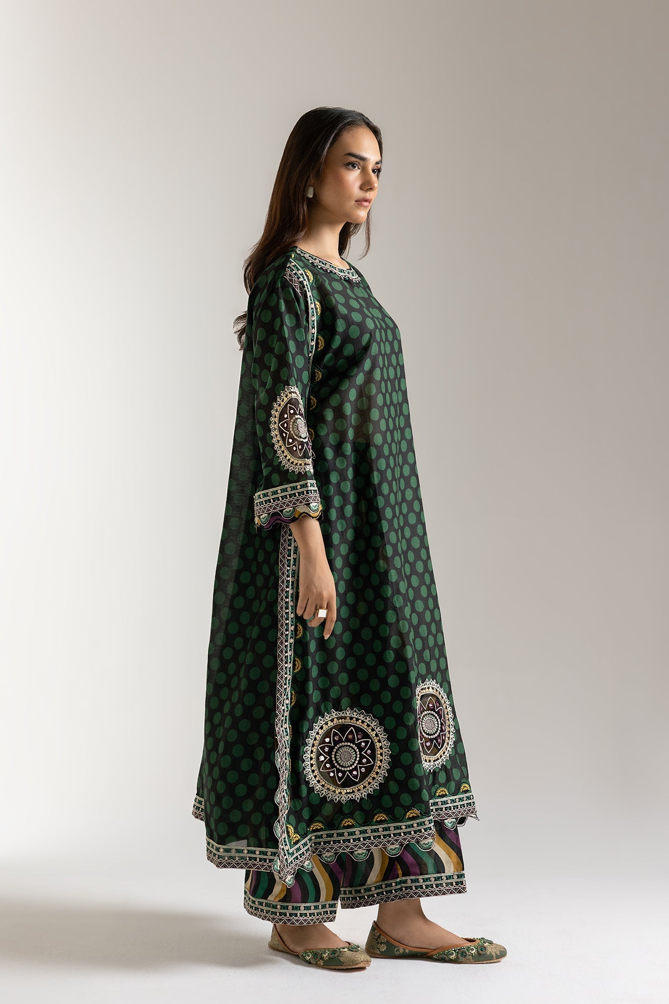 EMBROIDERED SUIT (E103/708/3273)