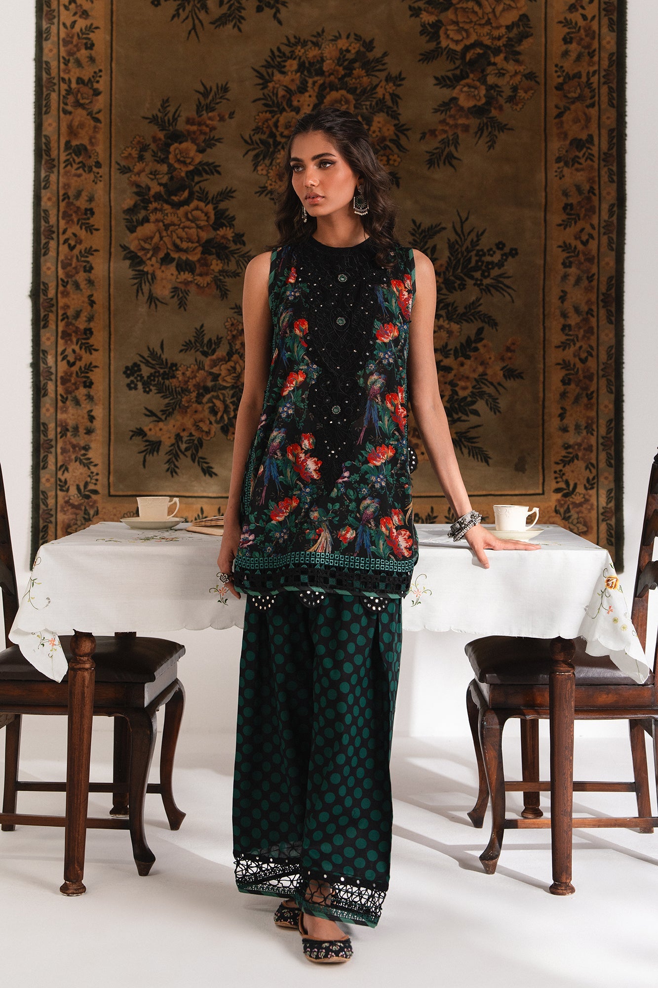 EMBROIDERED SUIT (E103/902/3274)