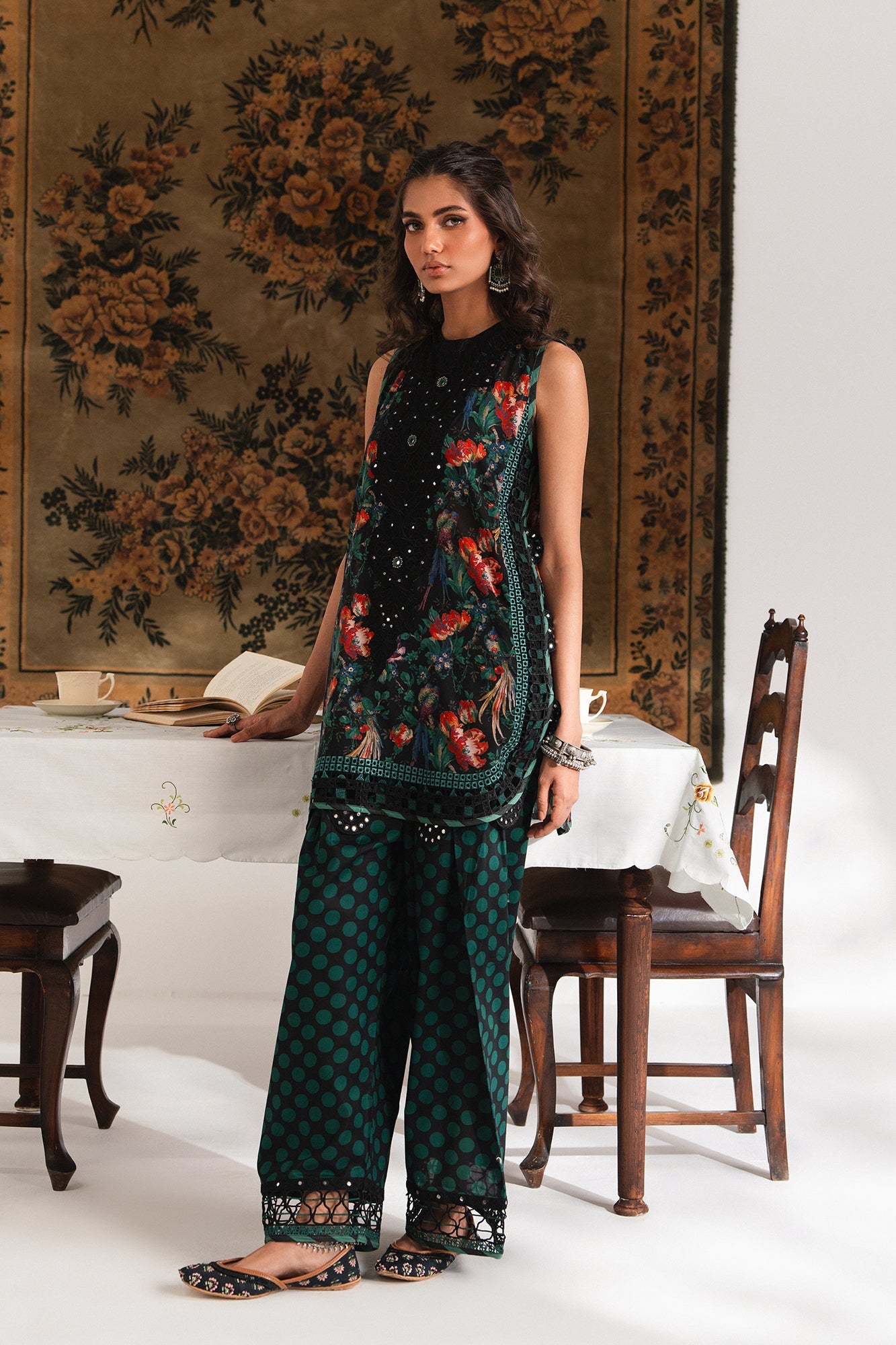 EMBROIDERED SUIT (E103/902/3274)