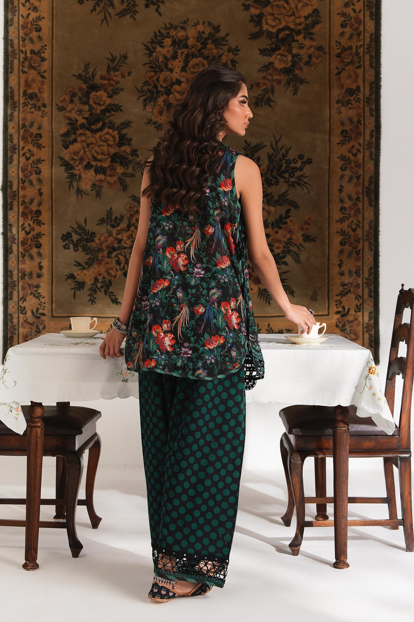 EMBROIDERED SUIT (E103/902/3274)