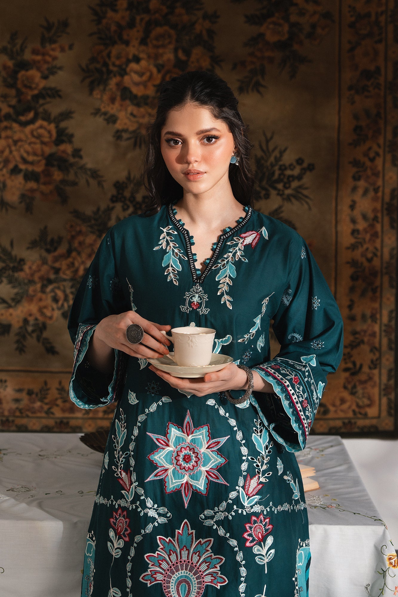 EMBROIDERED SUIT (E103/711/3280)