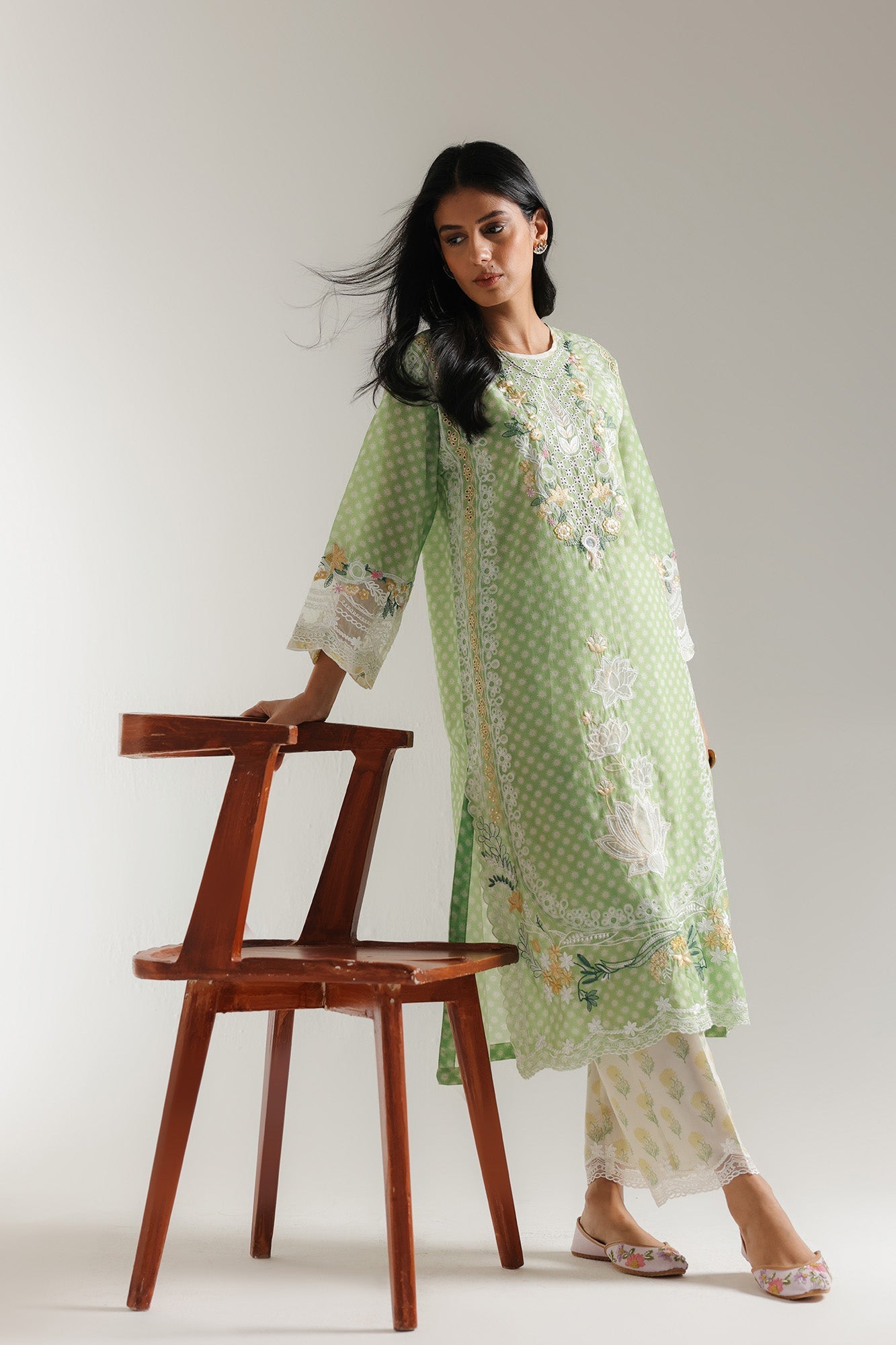 EMBROIDERED SUIT (E103/710/3299)