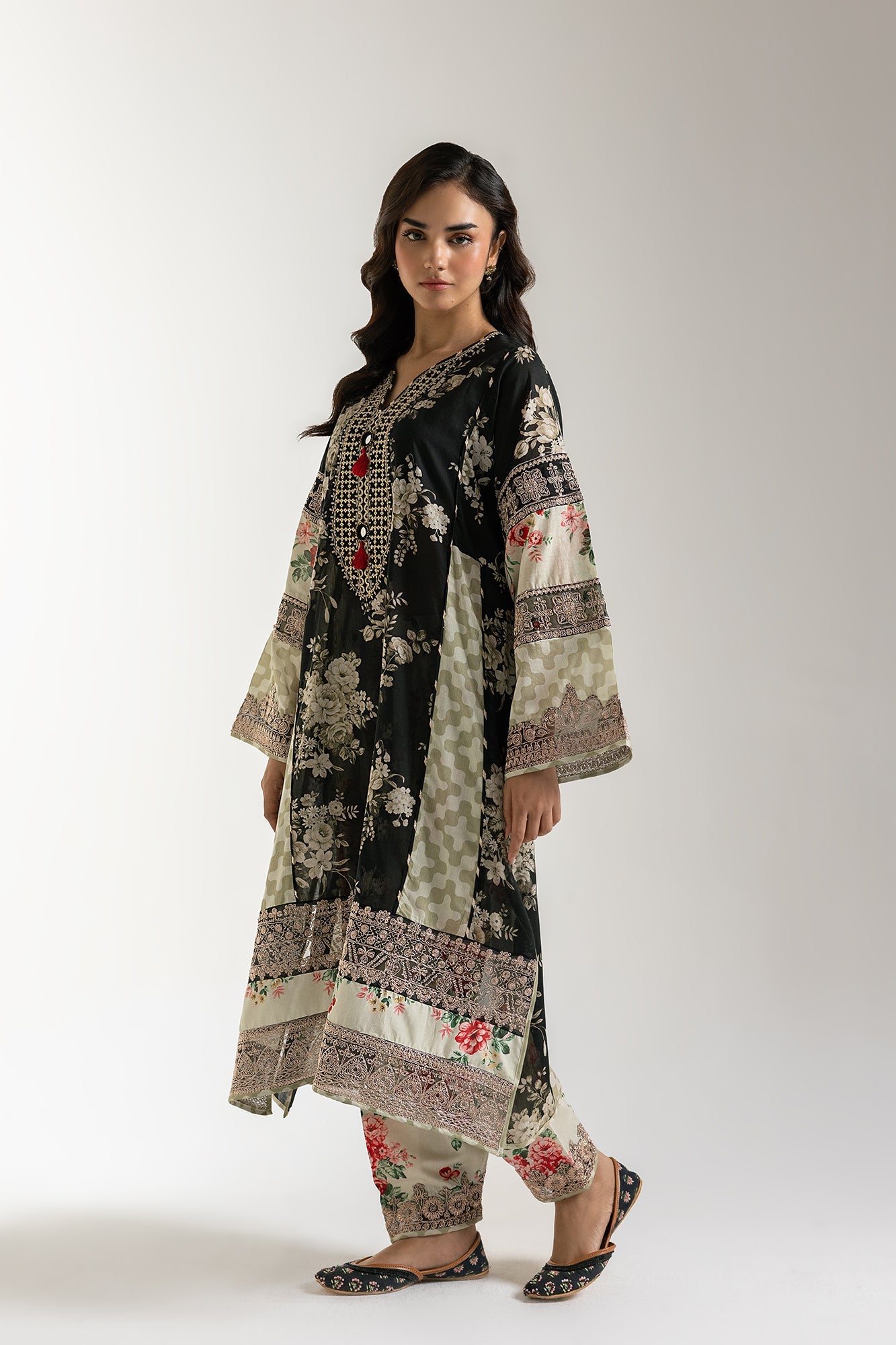 EMBROIDERED SUIT (E103/902/3303)