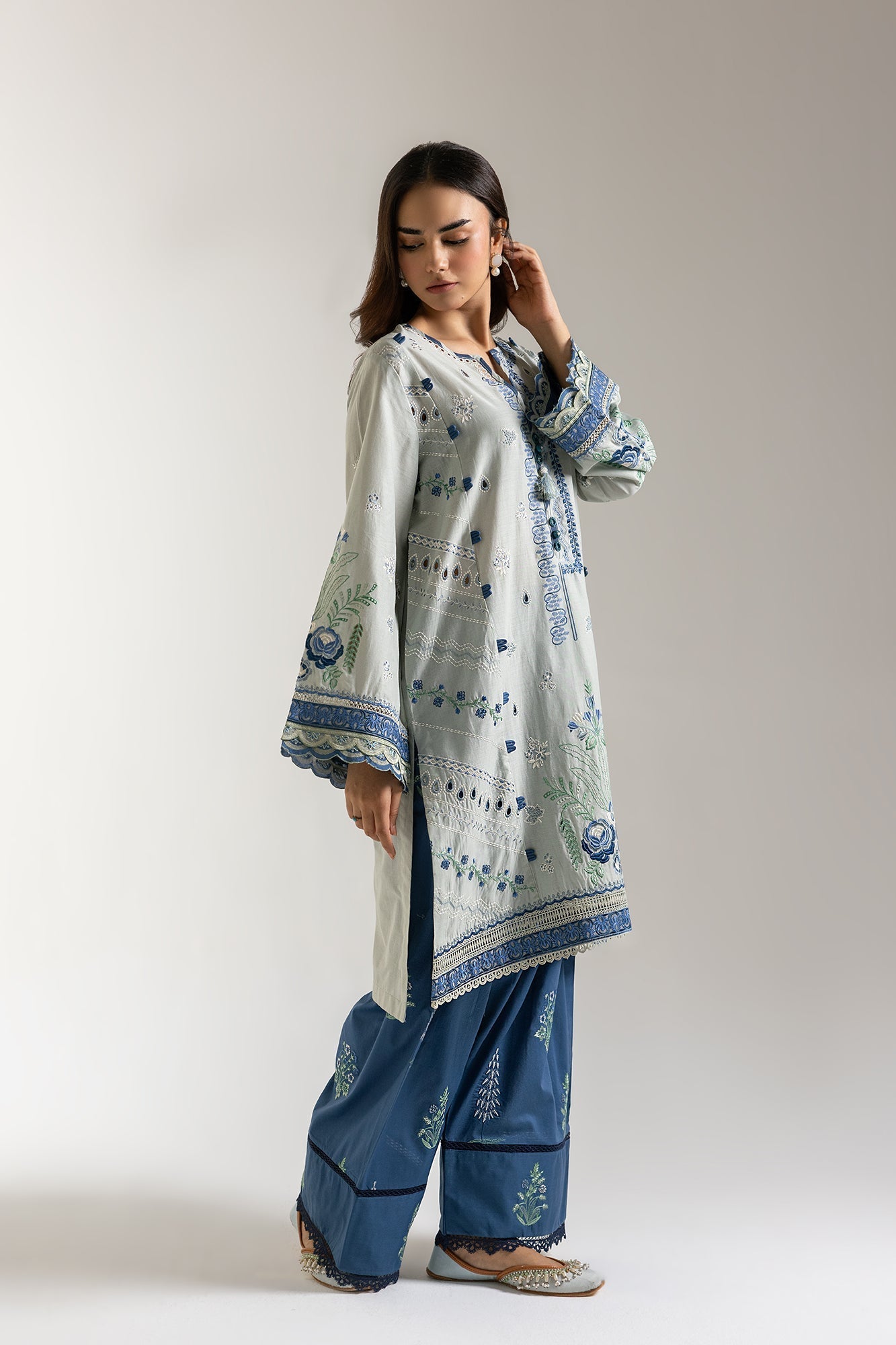 EMBROIDERED SUIT (E103/720/3309)