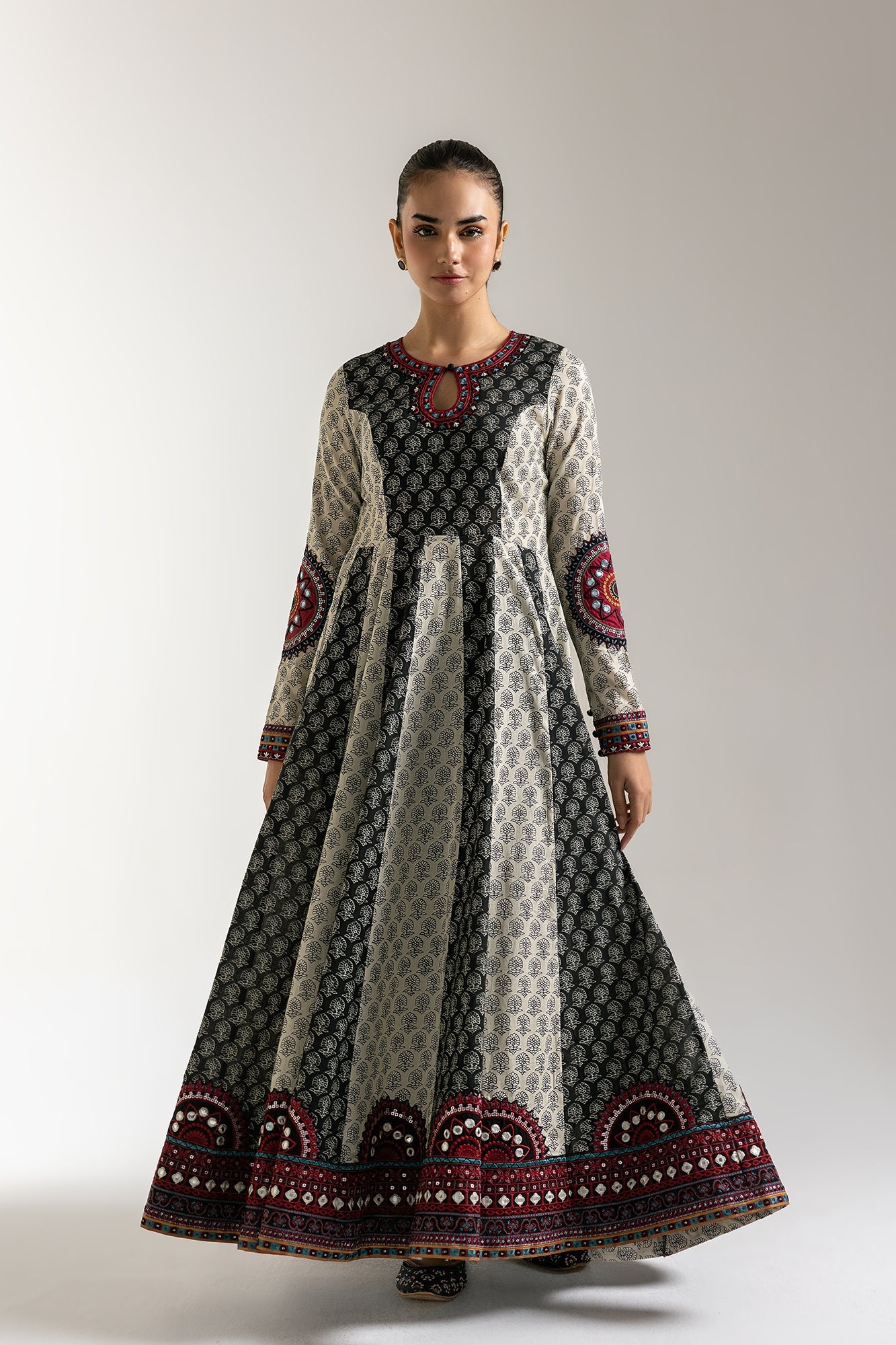 EMBROIDERED PISHWAS (E103/003/3311)