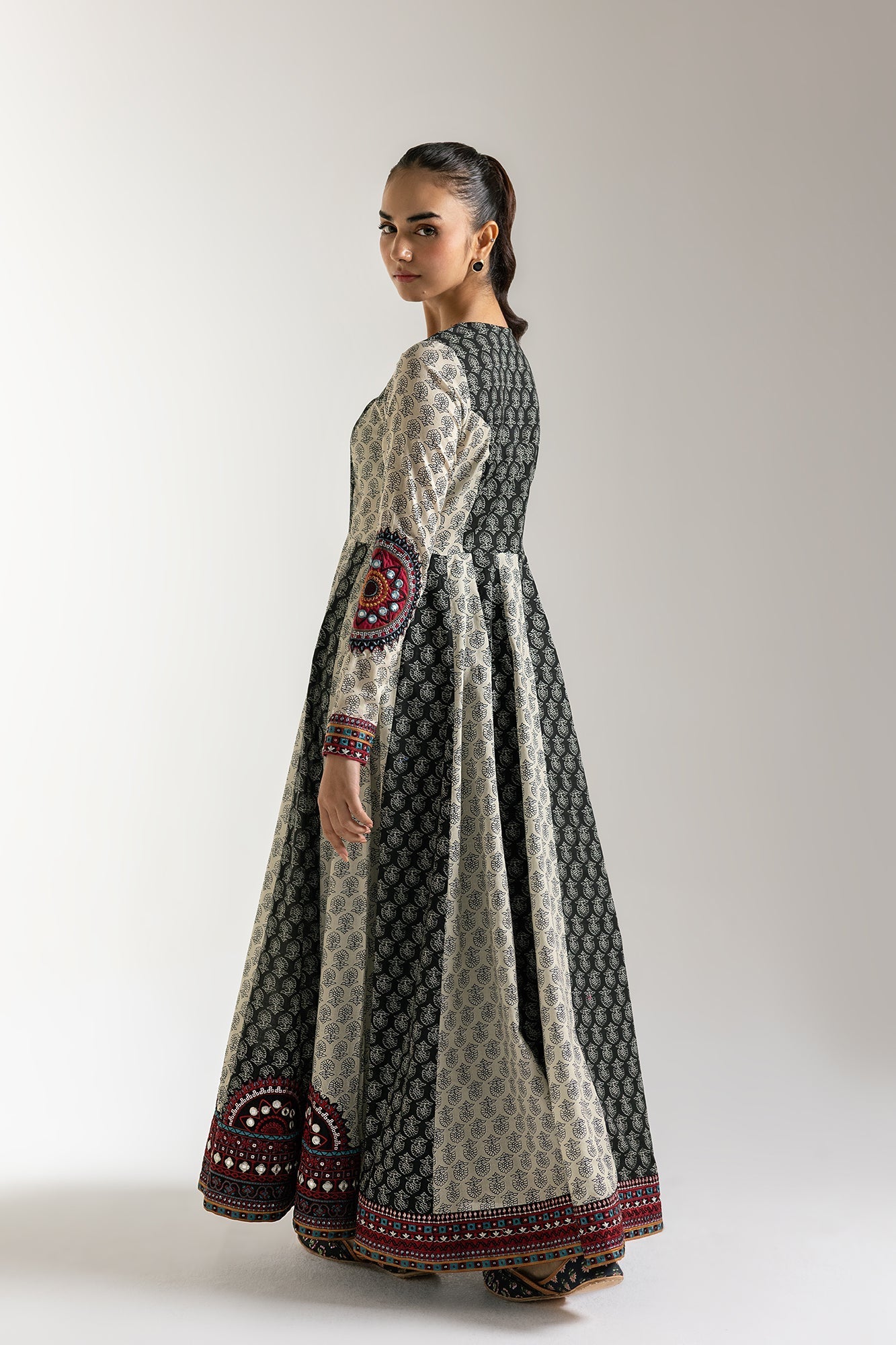 EMBROIDERED PISHWAS (E103/003/3311)