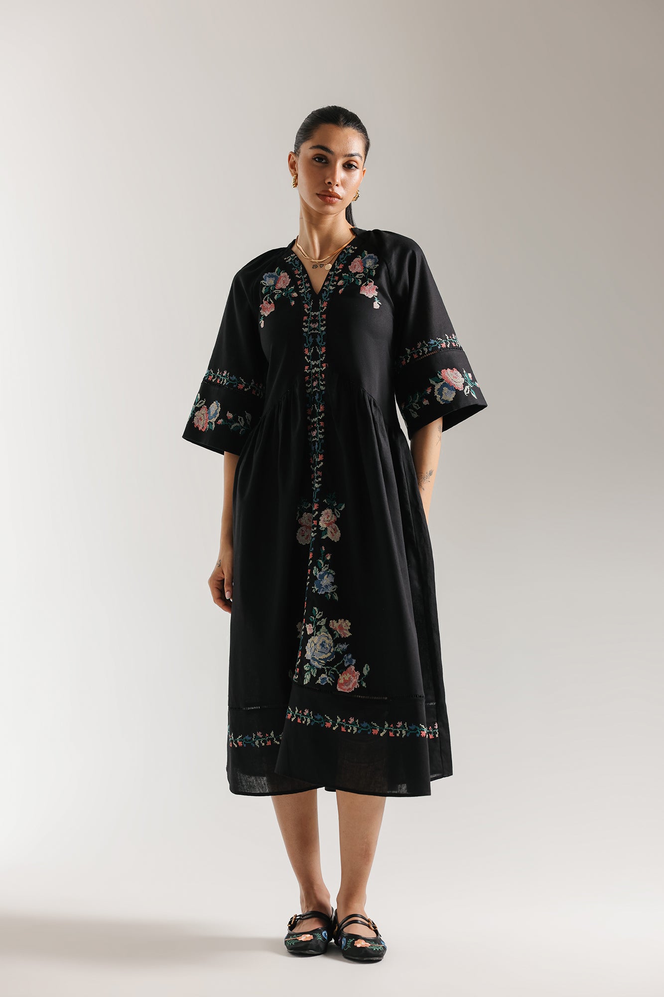 EMBROIDERED DRESS (E3313/108/901)