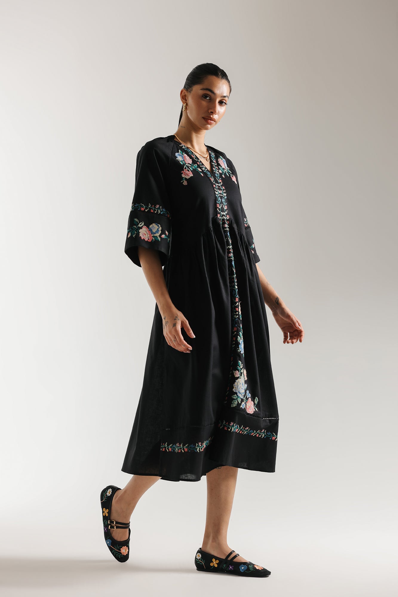 EMBROIDERED DRESS (E3313/108/901)