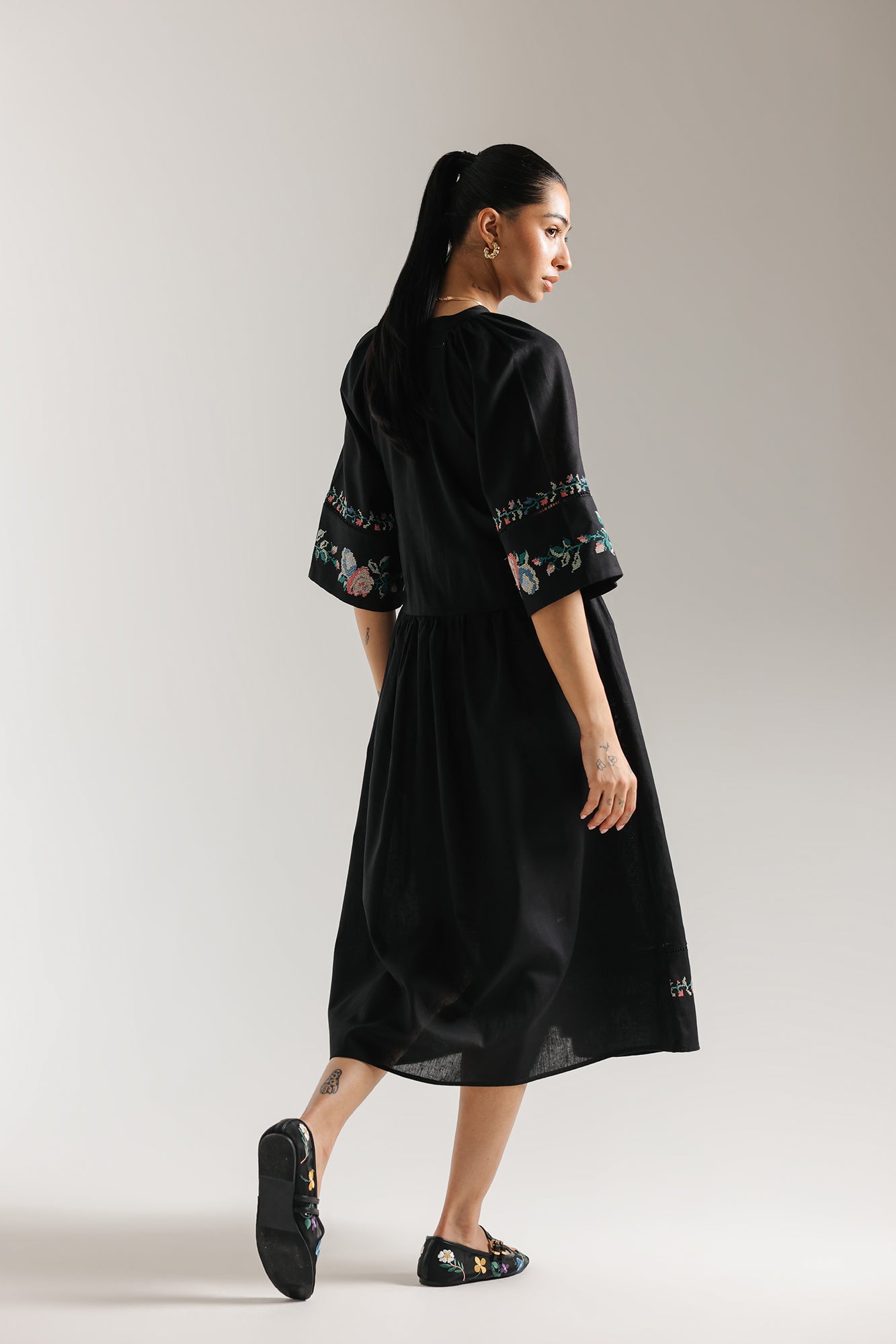 EMBROIDERED DRESS (E3313/108/901)