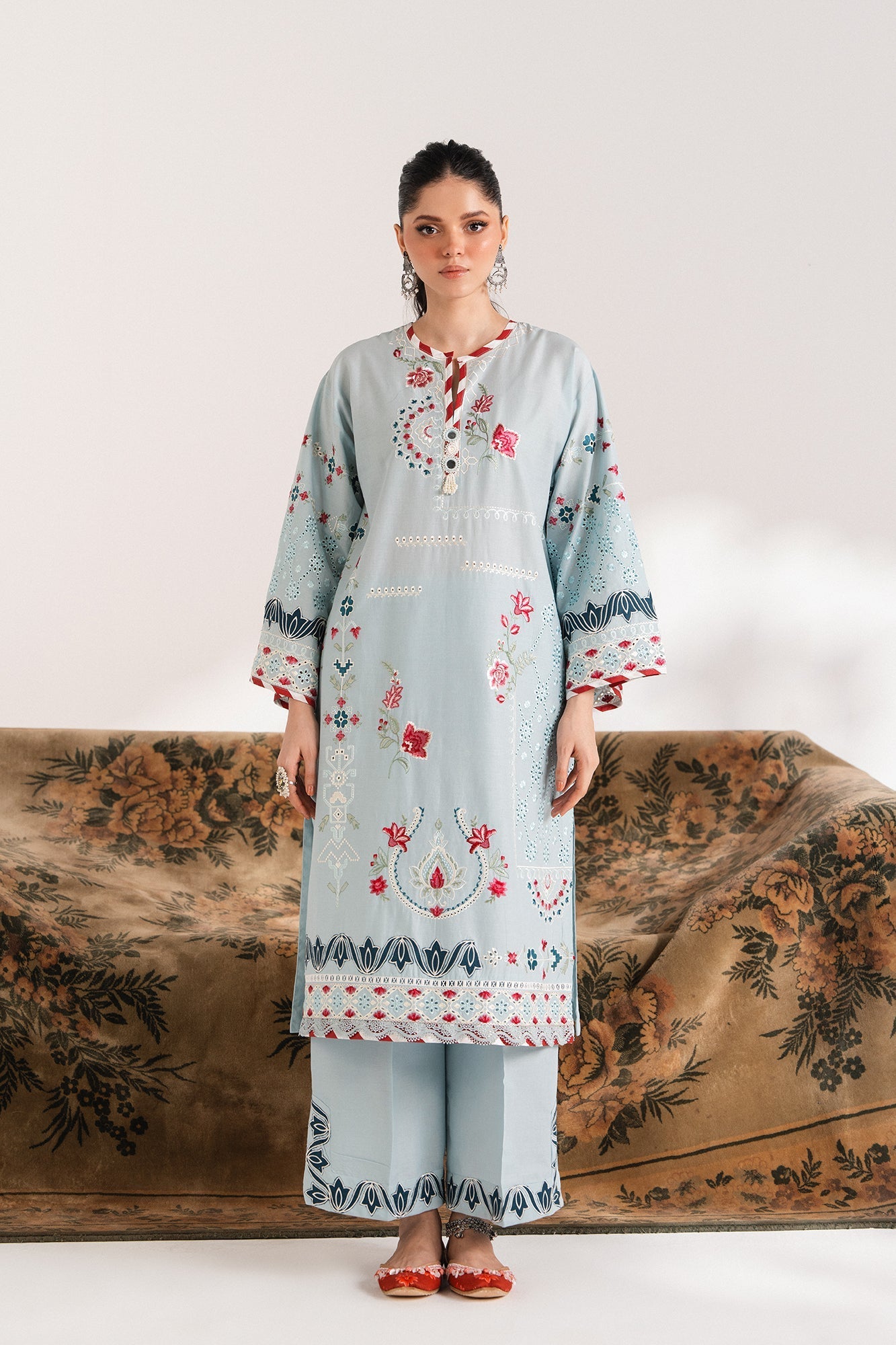 EMBROIDERED SUIT (E103/617/3317)