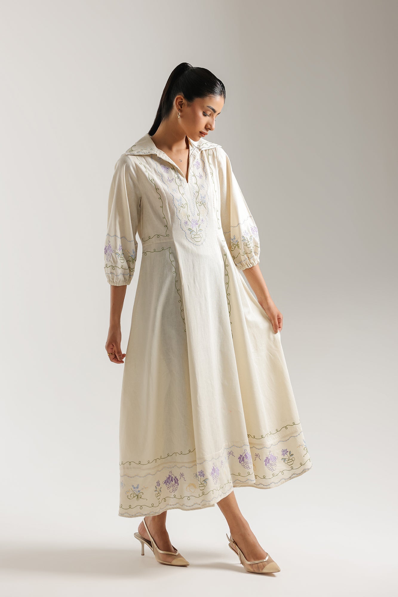 EMBROIDERED DRESS (E3320/108/004)
