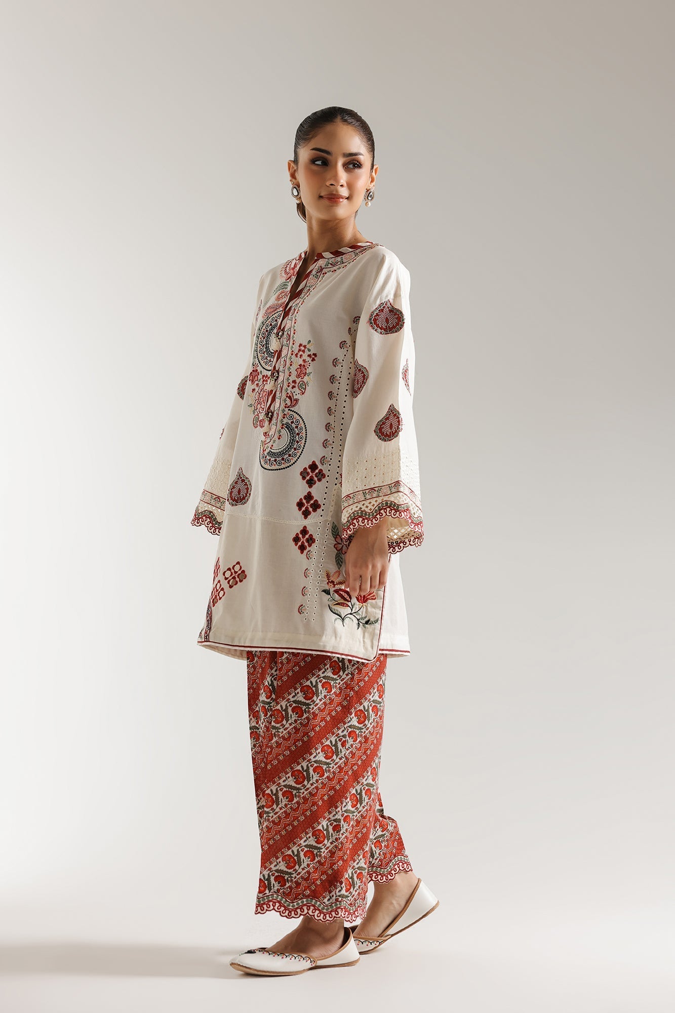EMBROIDERED SUIT (E103/002/3330)