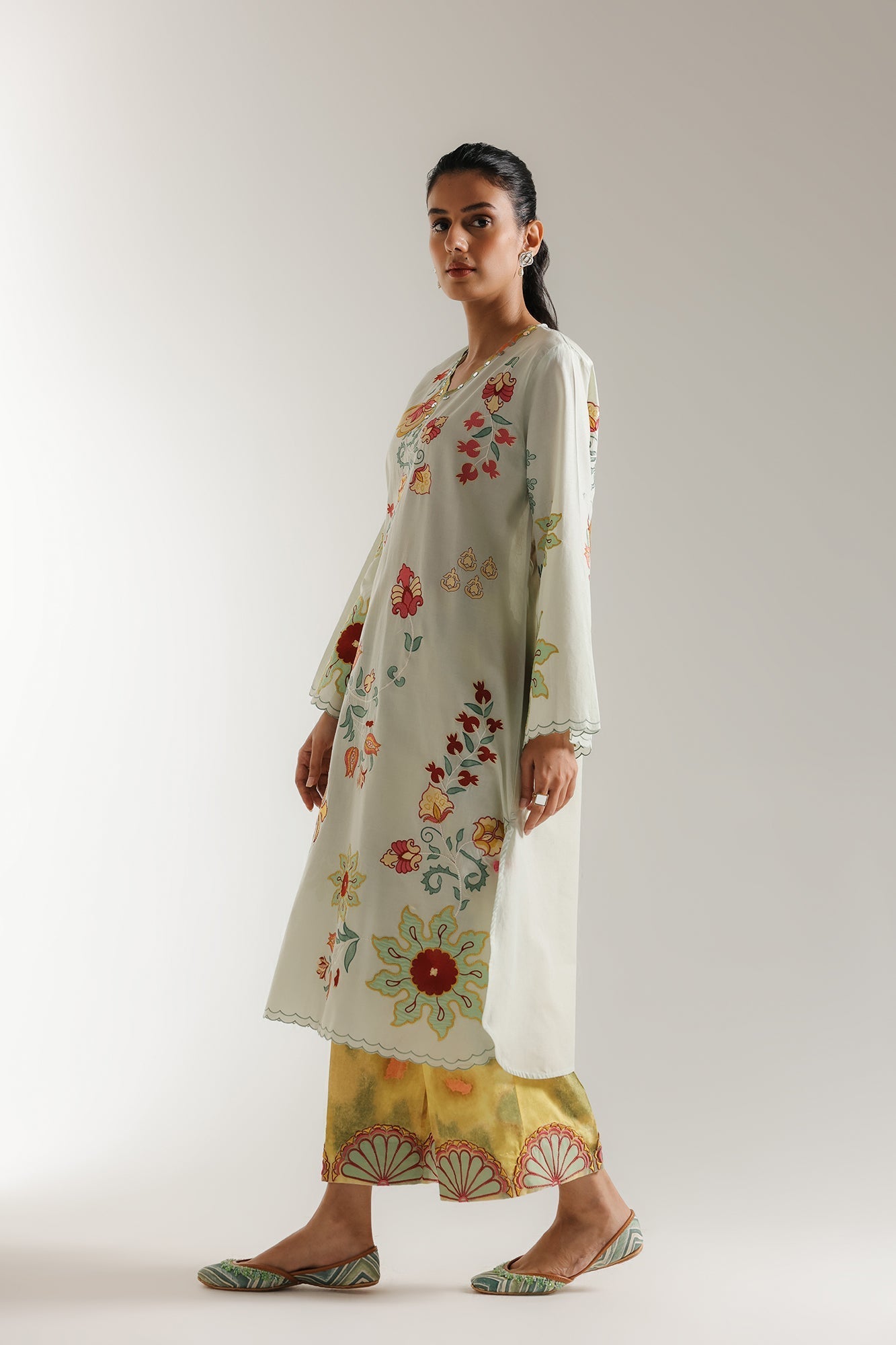 EMBROIDERED SUIT (E103/130/3333)