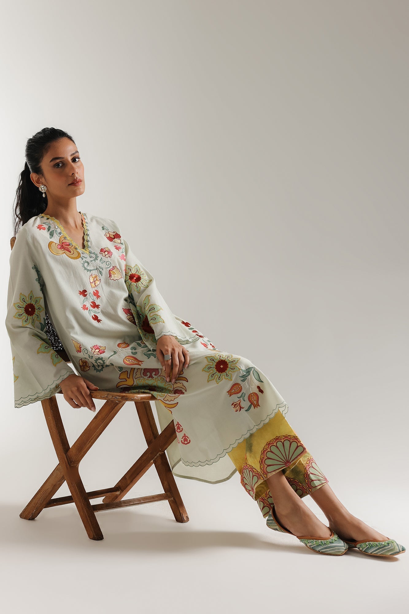 EMBROIDERED SUIT (E103/130/3333)